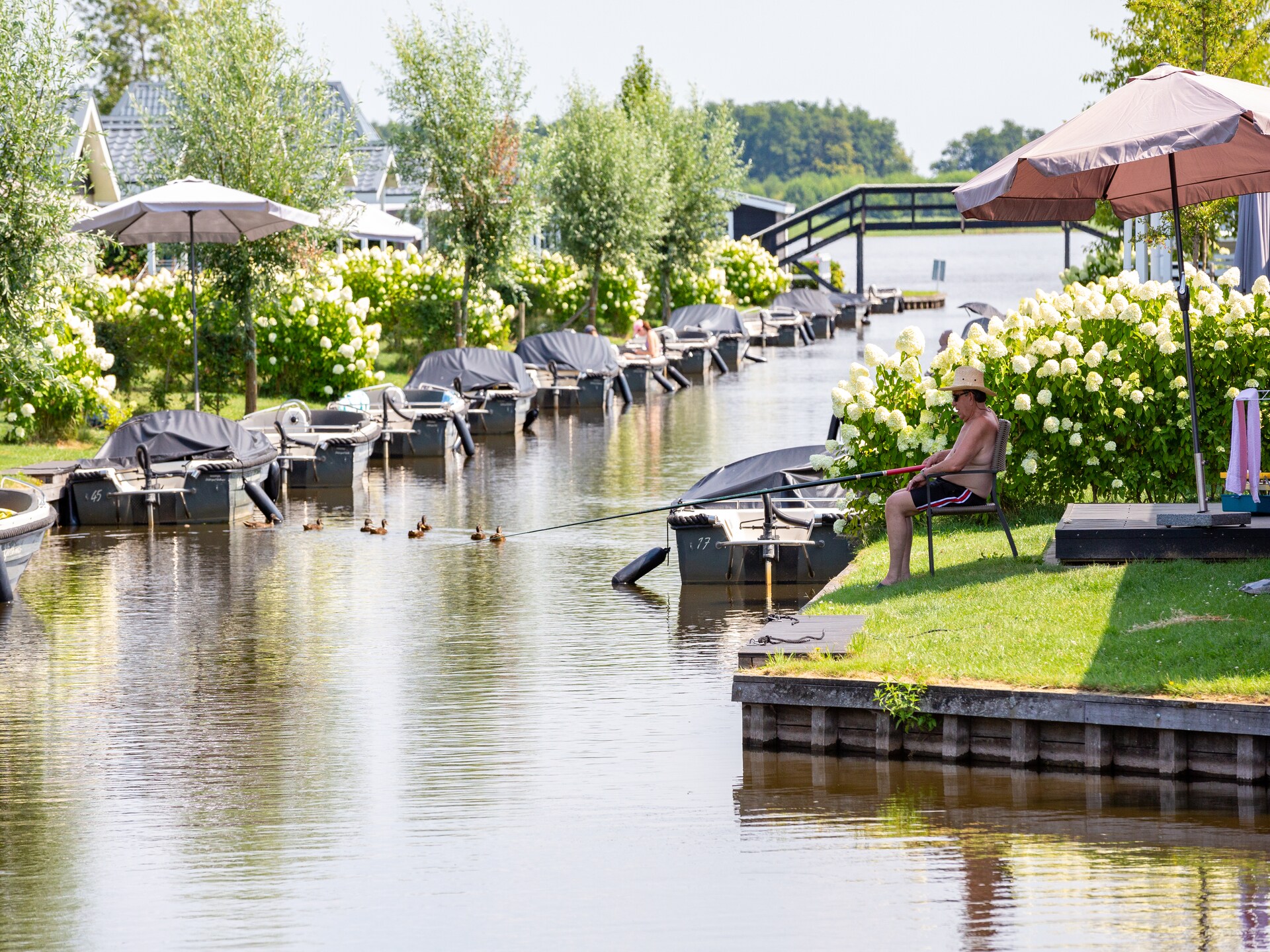 Landhuis aan het water in Giethoorn met privé-sloep en serre - foto 31