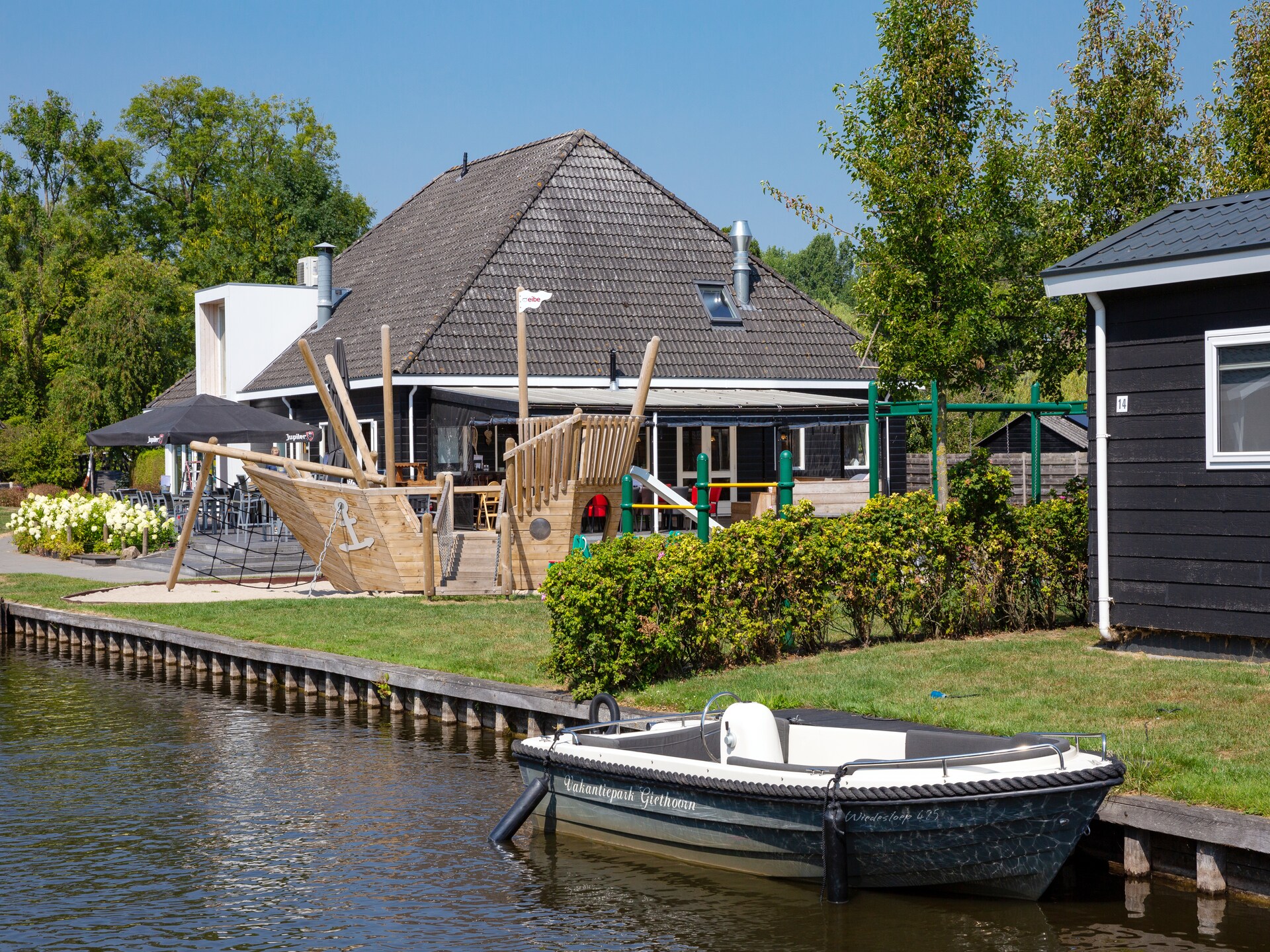 Landhuis aan het water in Giethoorn met privé-sloep en serre - foto 32