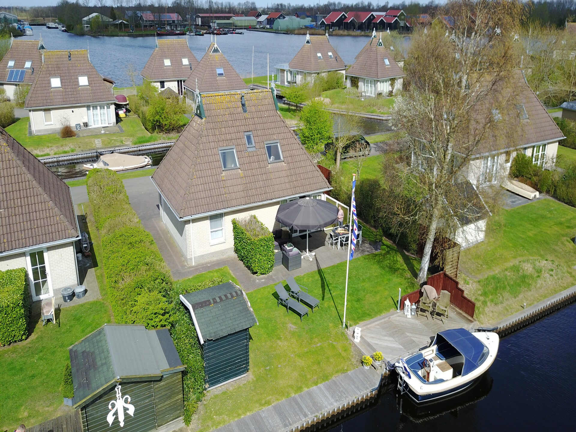 Wellness vakantiehuis aan het water in hartje Fries Merengebied - foto 6