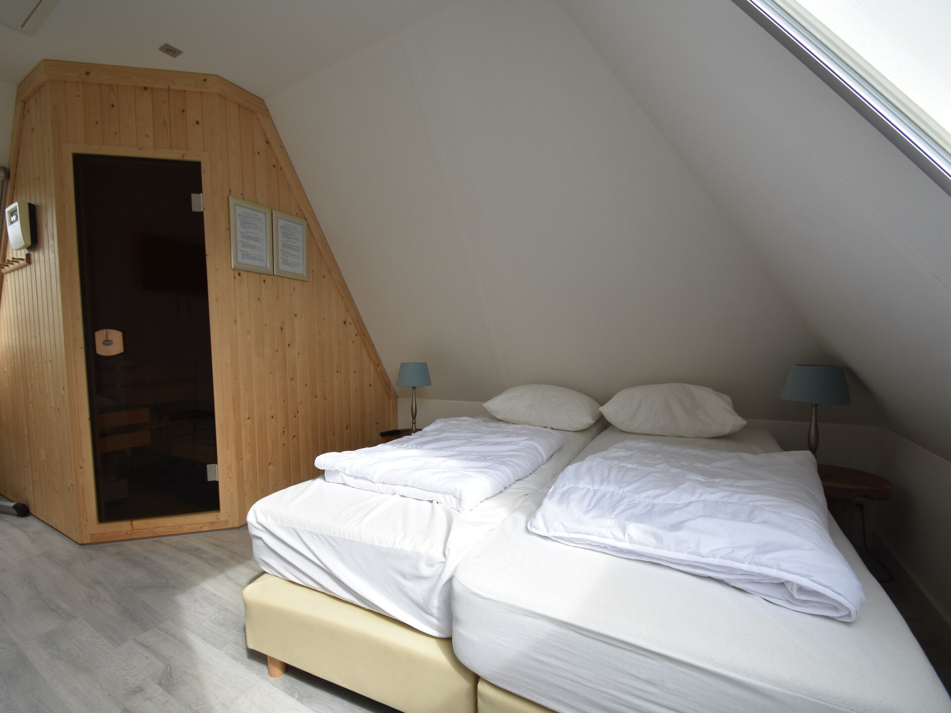 Wellness vakantiehuis aan het water in hartje Fries Merengebied - foto 32