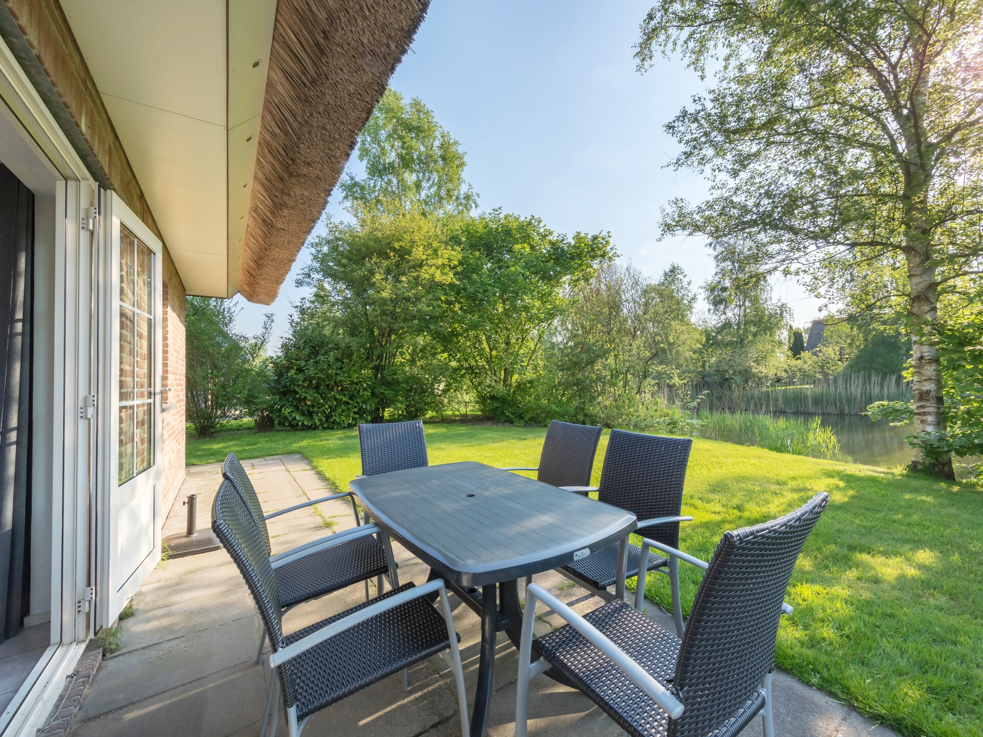 Vrijstaande rietgedekte villa met tuin in hartje Weerribben - foto 8