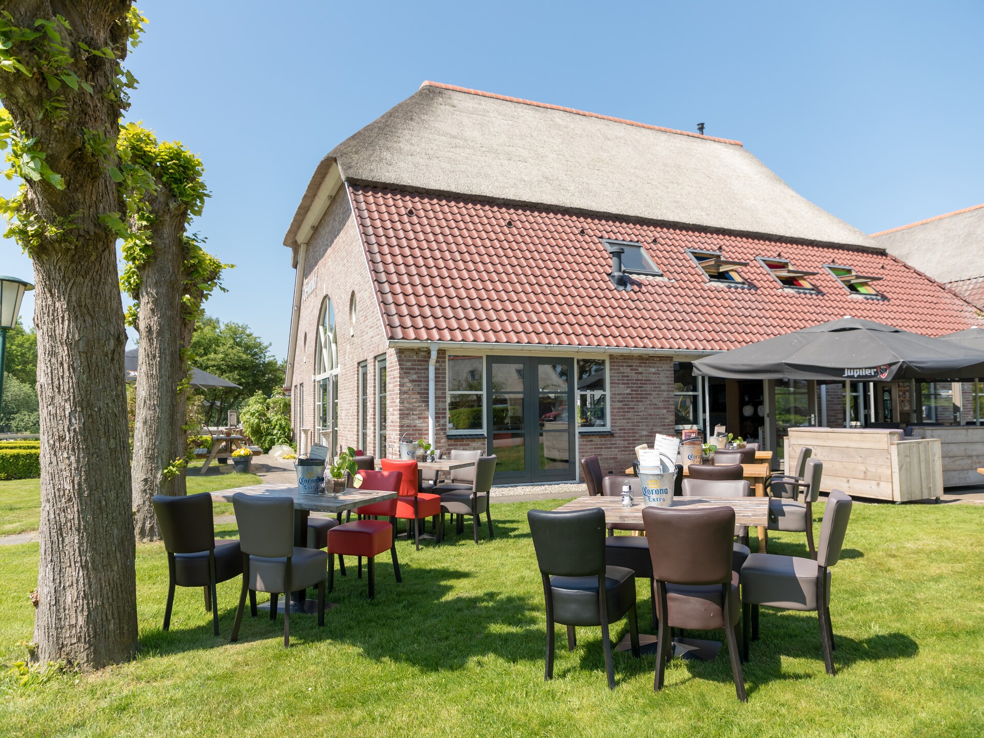 Vrijstaande rietgedekte villa met tuin in hartje Weerribben - foto 14