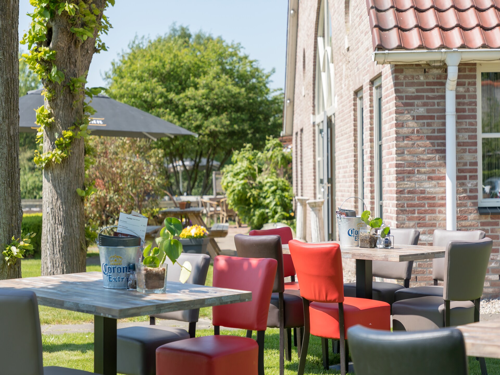 Vrijstaande rietgedekte villa met tuin in hartje Weerribben - foto 24
