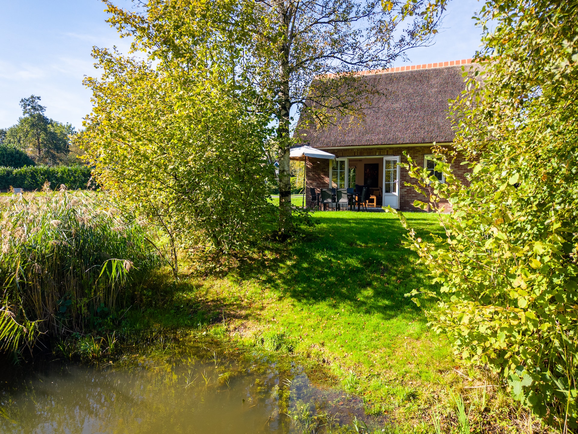 Vrijstaande rietgedekte villa met tuin in hartje Weerribben - foto 39