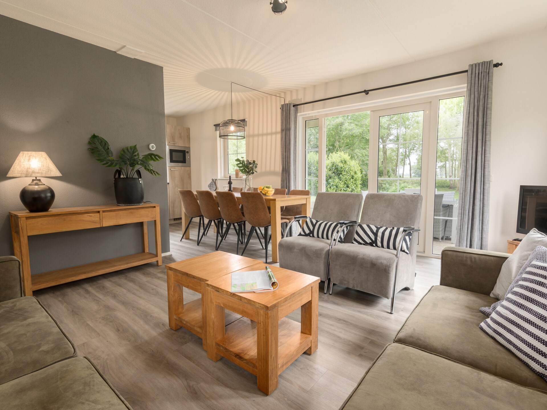 Rietgedekte 8-persoonsvilla in hartje Weerribben - foto 11