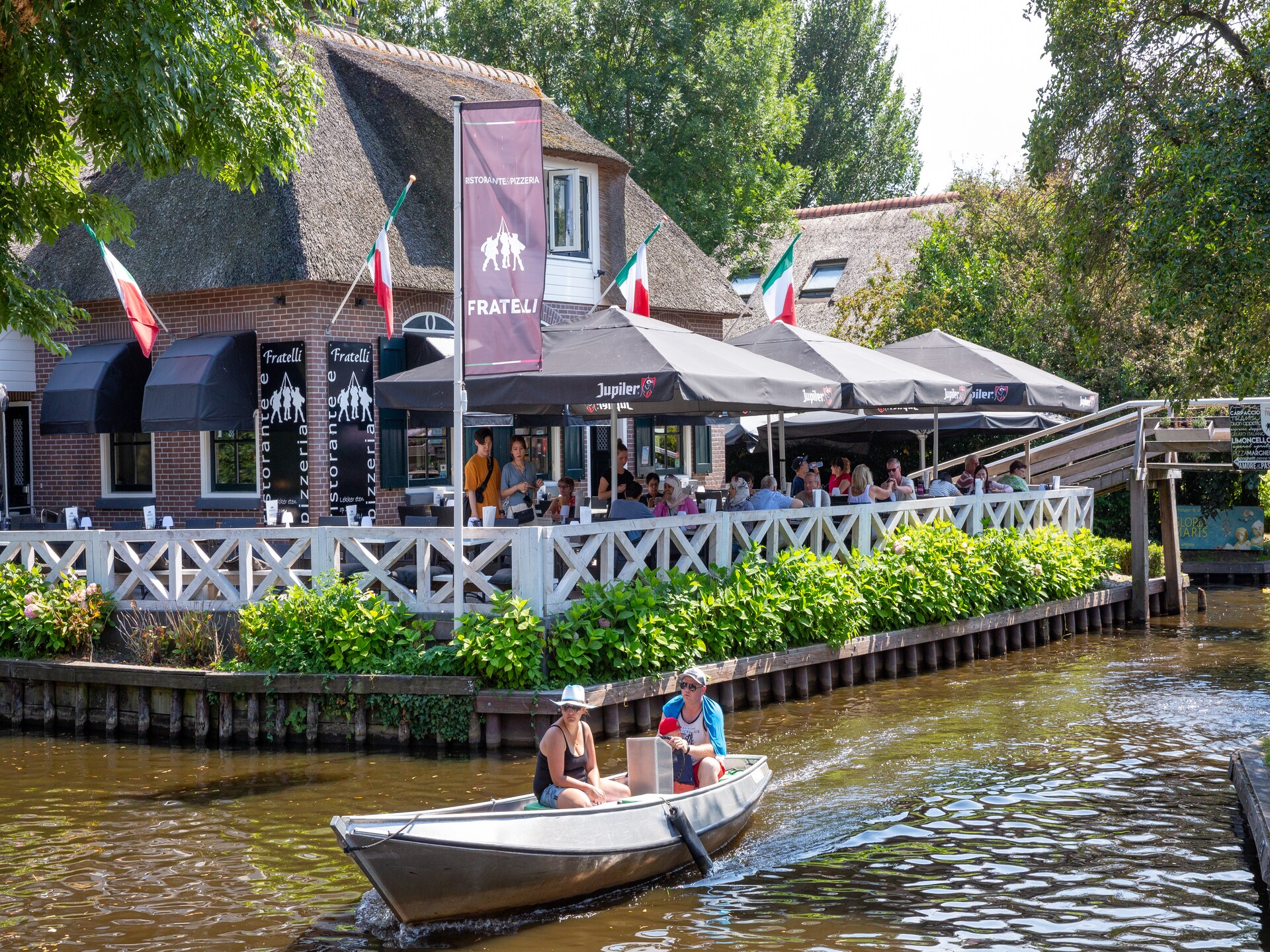 Rietgedekte 8-persoonsvilla in hartje Weerribben - foto 39