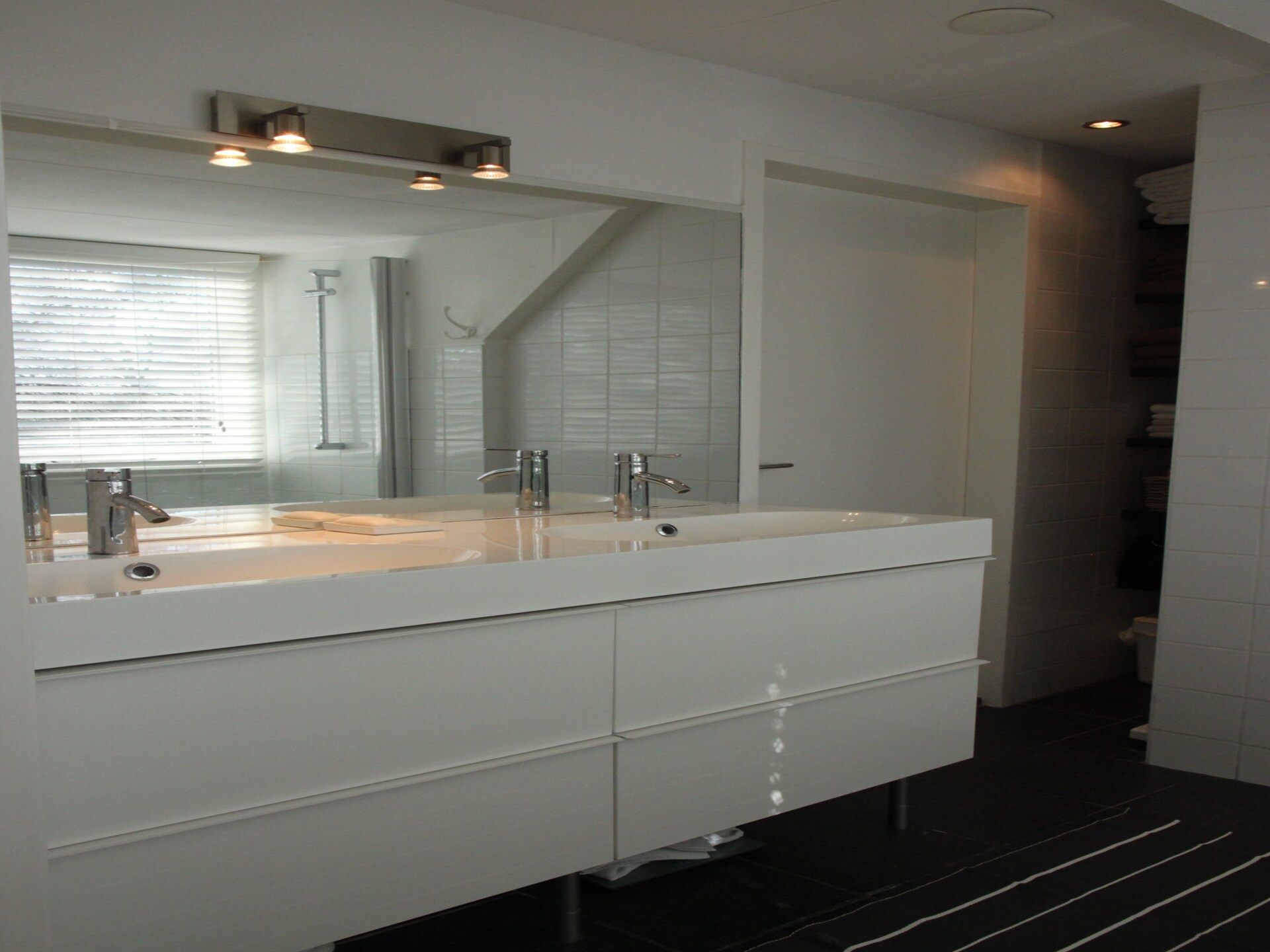 Moderne bosvilla in Groet: luxe, natuur en strand dichtbij - foto 18
