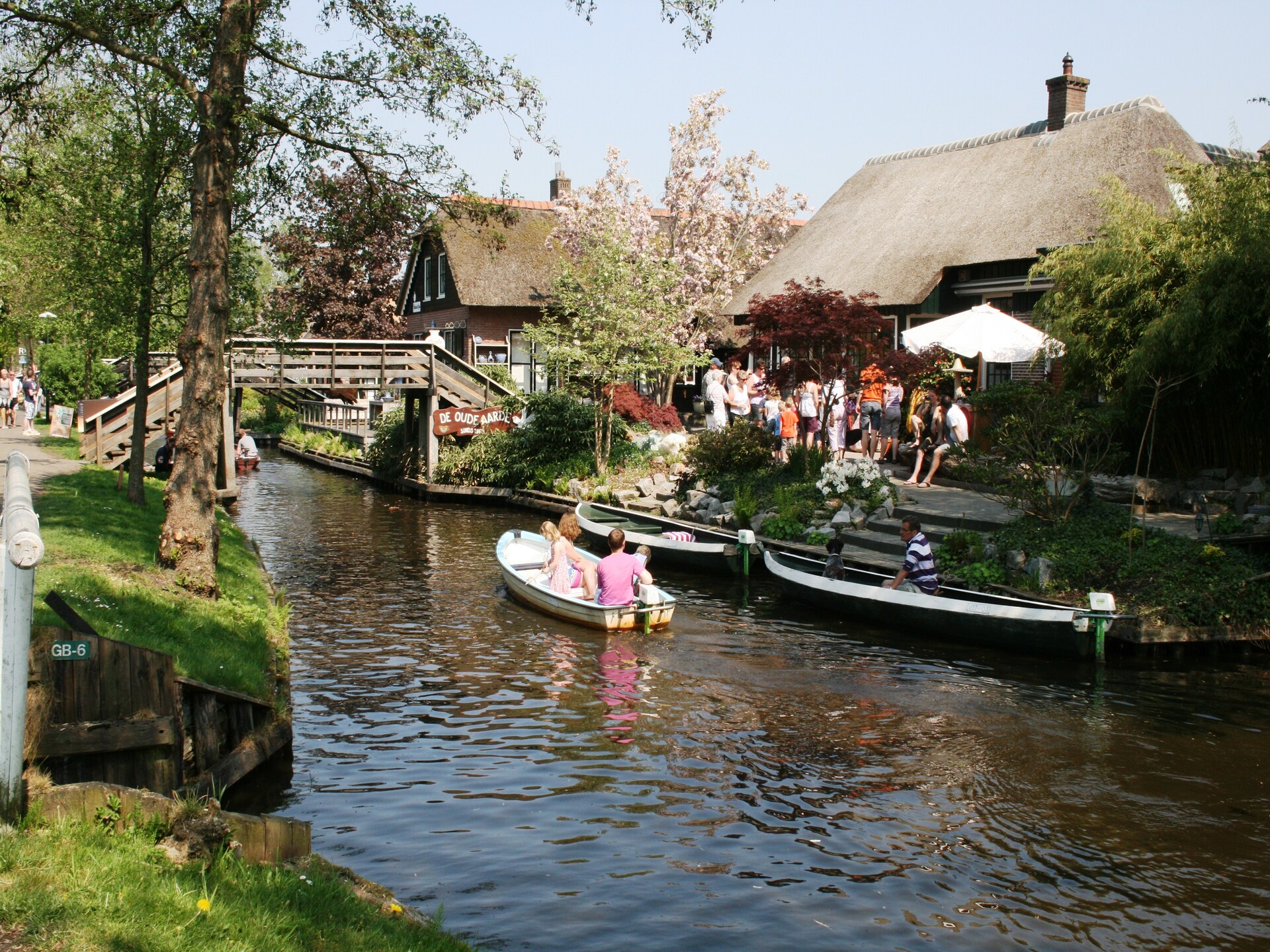 Vrijstaand landhuis aan het water in hartje Giethoorn - foto 23