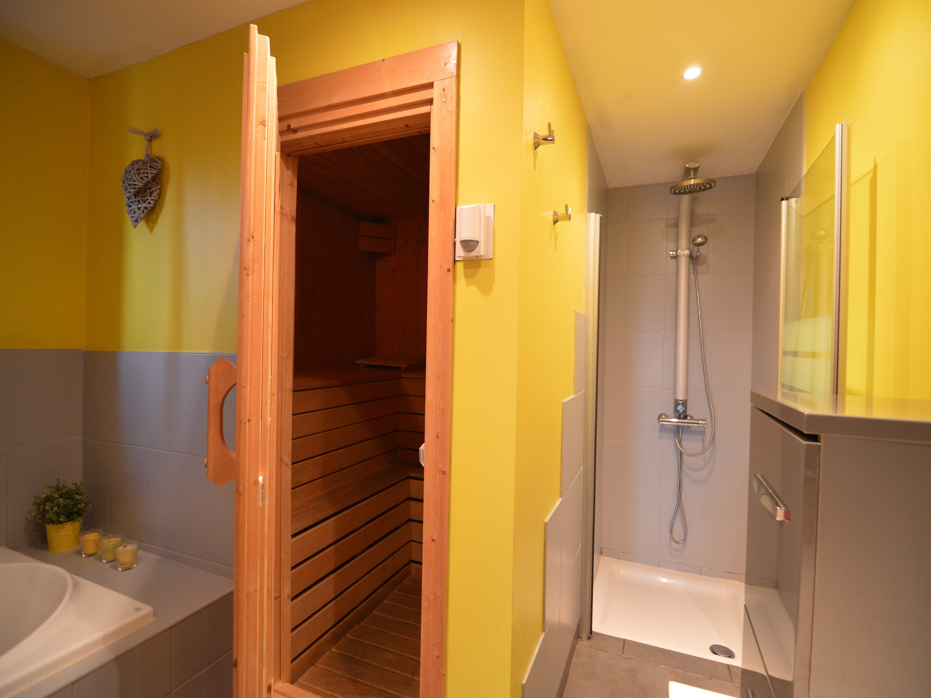 In het centrum van Malmedy: 6-persoons vakantiehuis met sauna en bubbelbad - foto 7