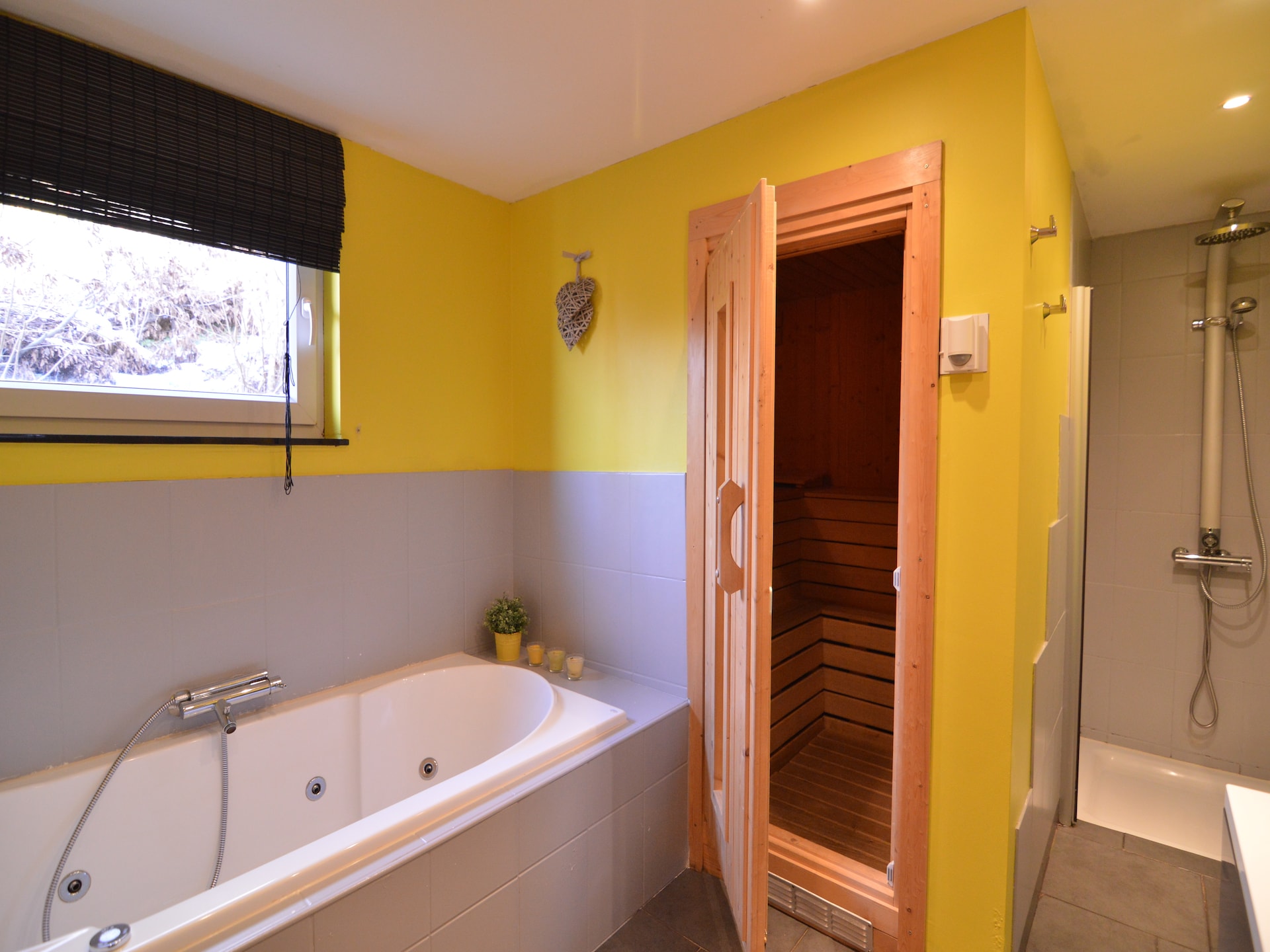 In het centrum van Malmedy: 6-persoons vakantiehuis met sauna en bubbelbad - foto 13