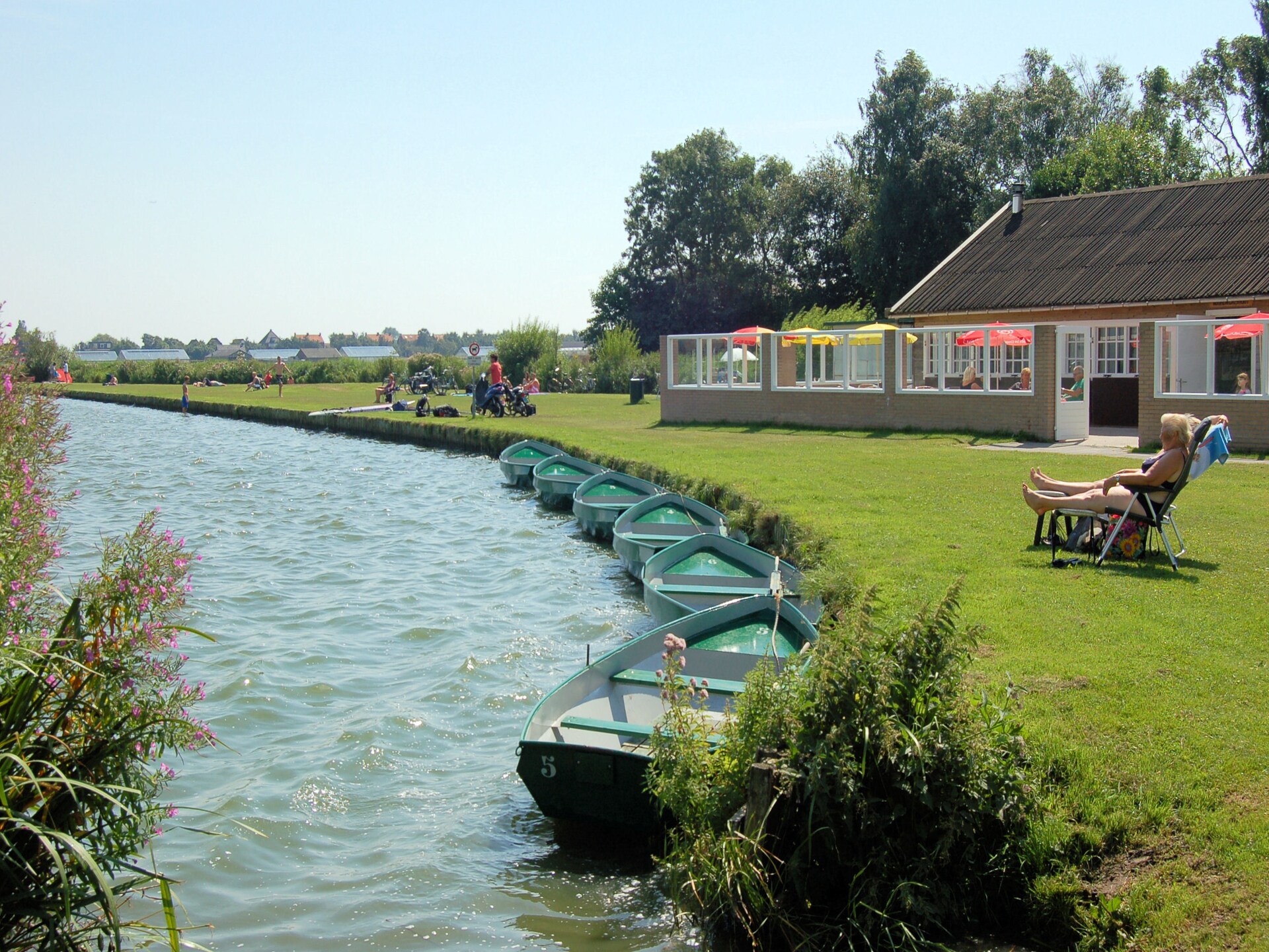 Luxe vrijstaand vakantiehuis aan meer in Noordwijkerhout met tuin - foto 26