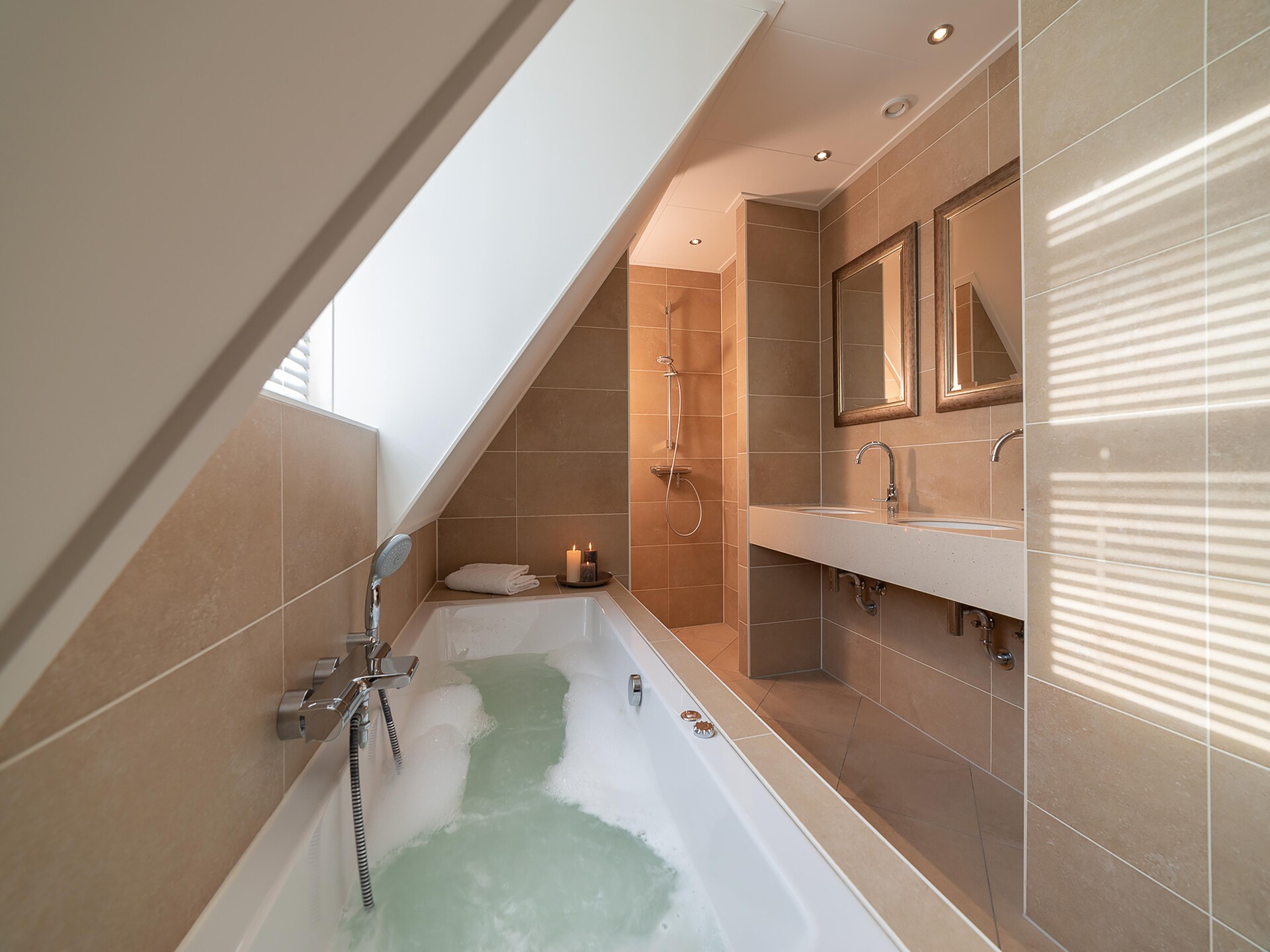 Charming Beveland: Luxe vakantiehuis aan het meer met sauna en omheinde tuin - foto 15