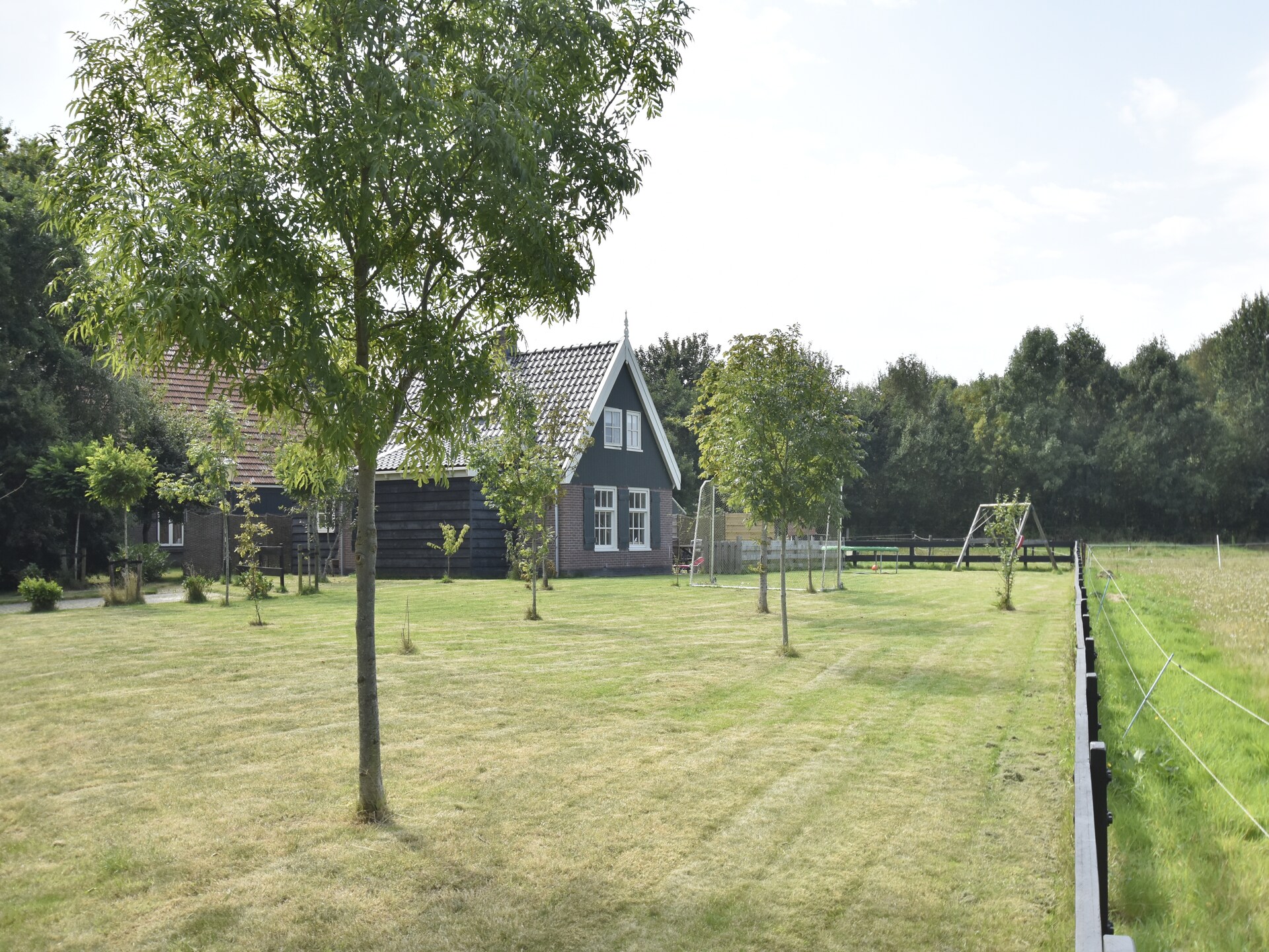 De Grutto: Ruim vakantiehuis met tuin nabij strand en Waddenzee - foto 25