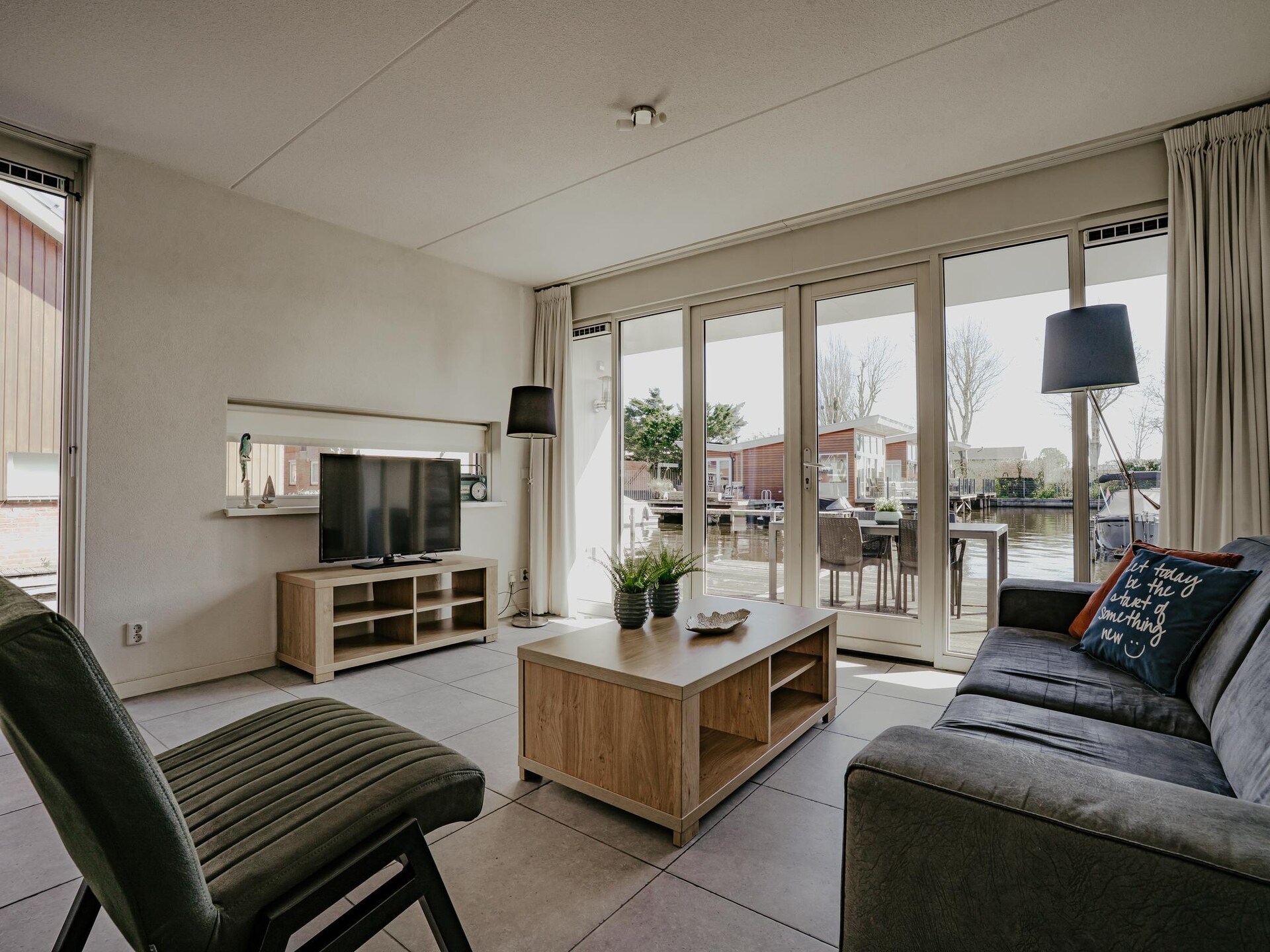 Luxe vakantiehuis aan het water in Uitgeest met eigen aanlegsteiger - foto 13