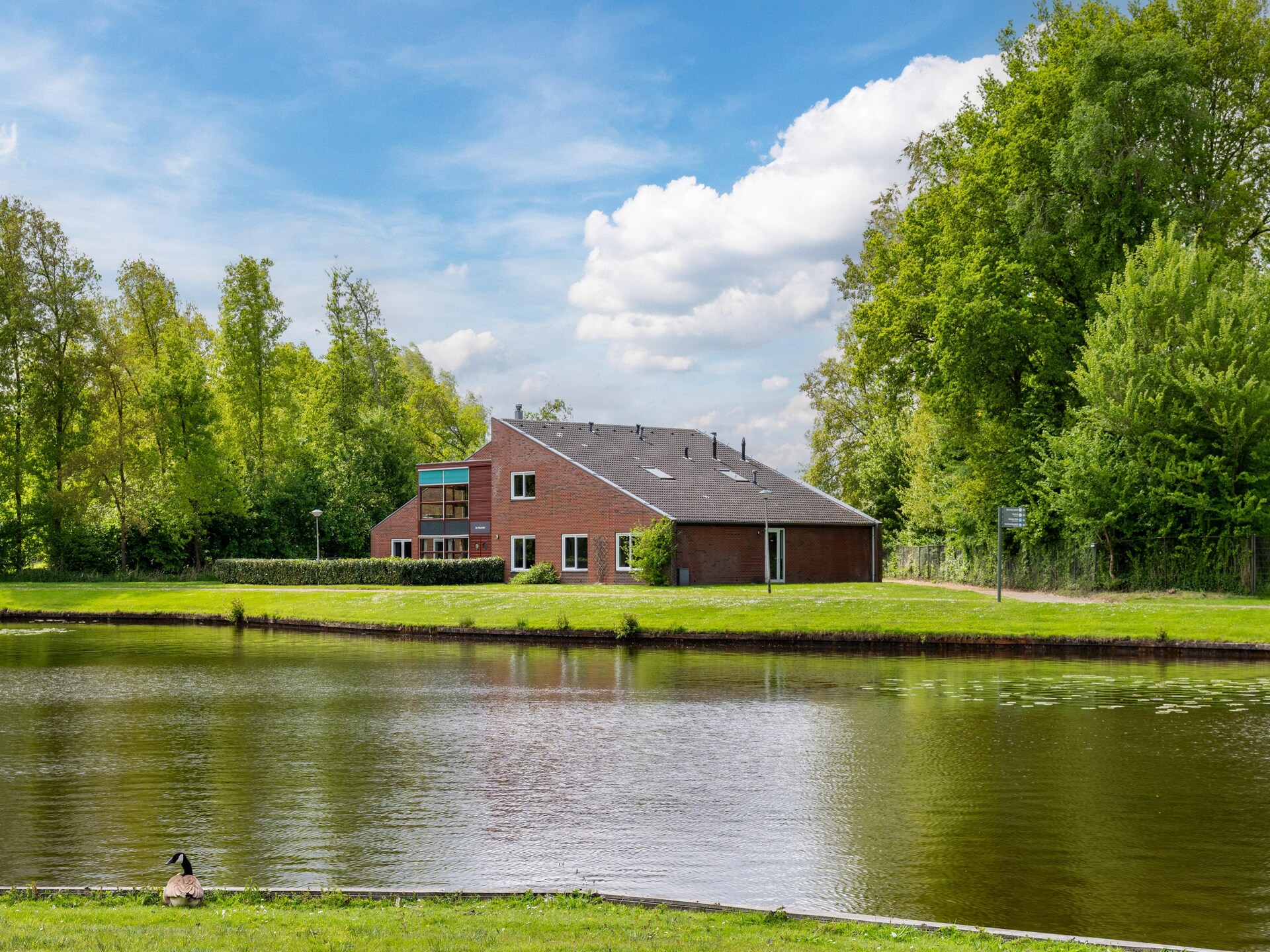 Groepsaccommodatie Hunzepark 10: luxe bungalow voor 36 personen aan Drentse vijver - foto 9