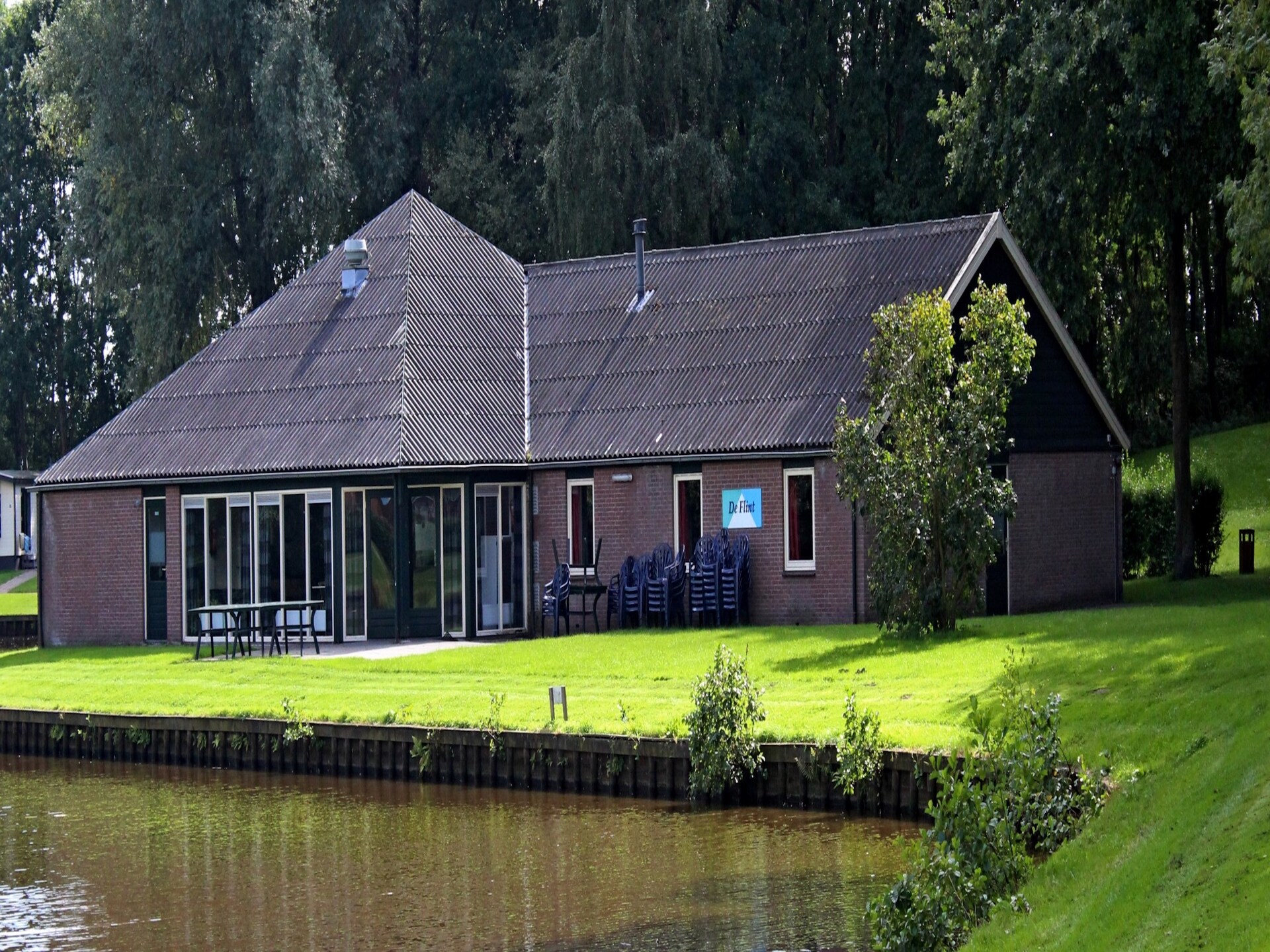 Groepsbungalow voor 40 personen met vijveruitzicht in Hunzepark, Drenthe - foto 8