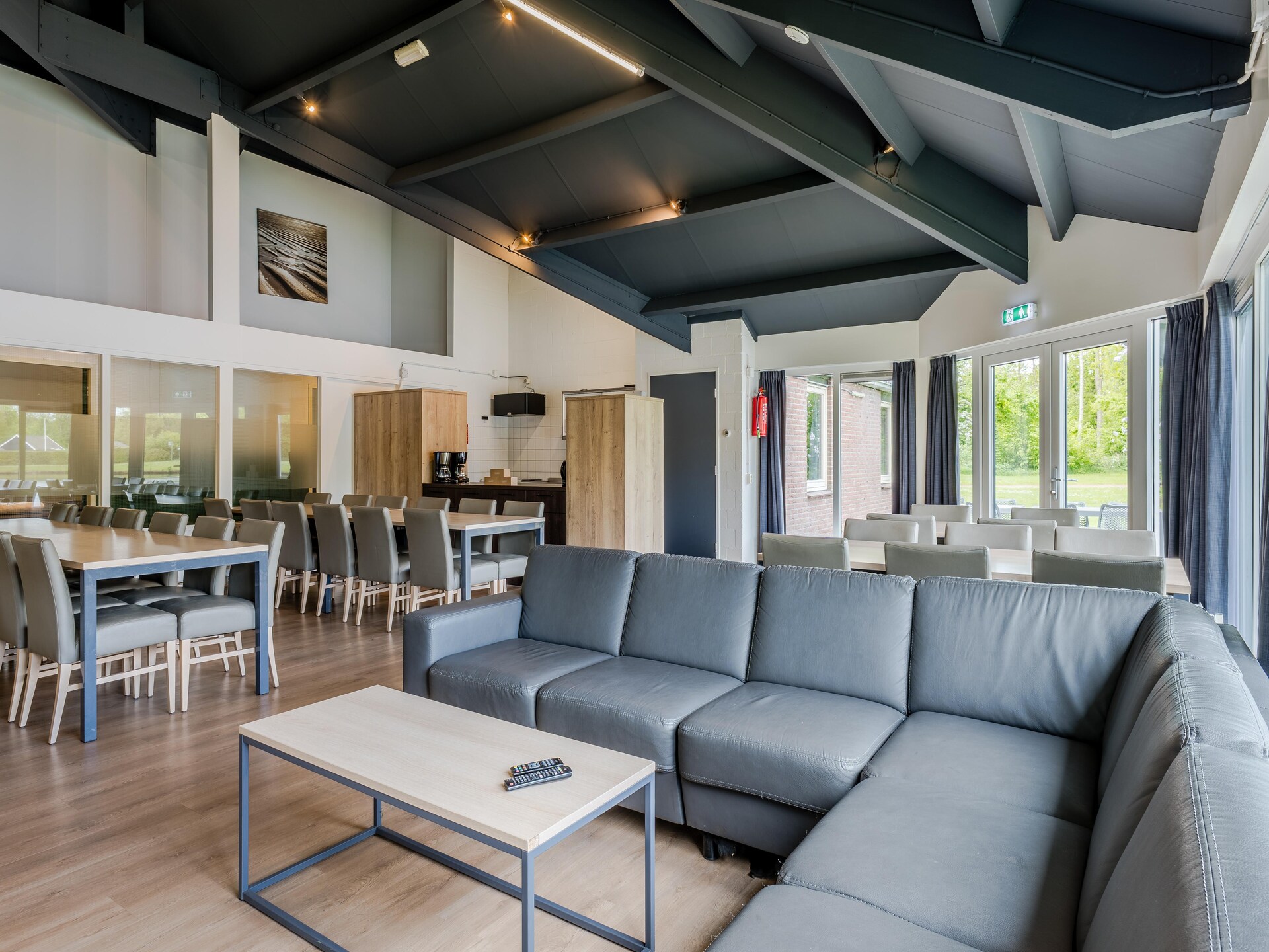 Groepsbungalow voor 40 personen met vijveruitzicht in Hunzepark, Drenthe - foto 11