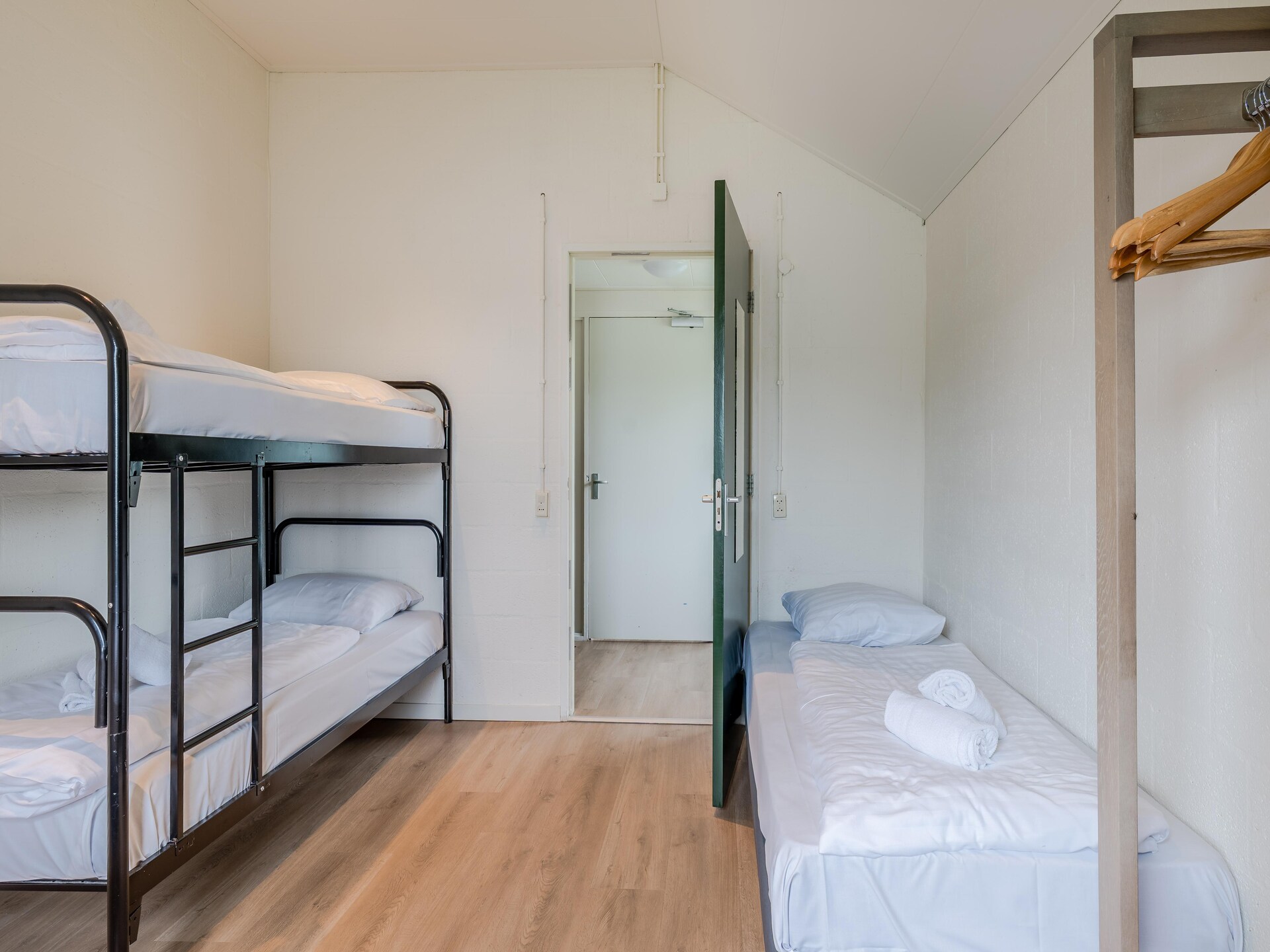 Groepsbungalow voor 40 personen met vijveruitzicht in Hunzepark, Drenthe - foto 16