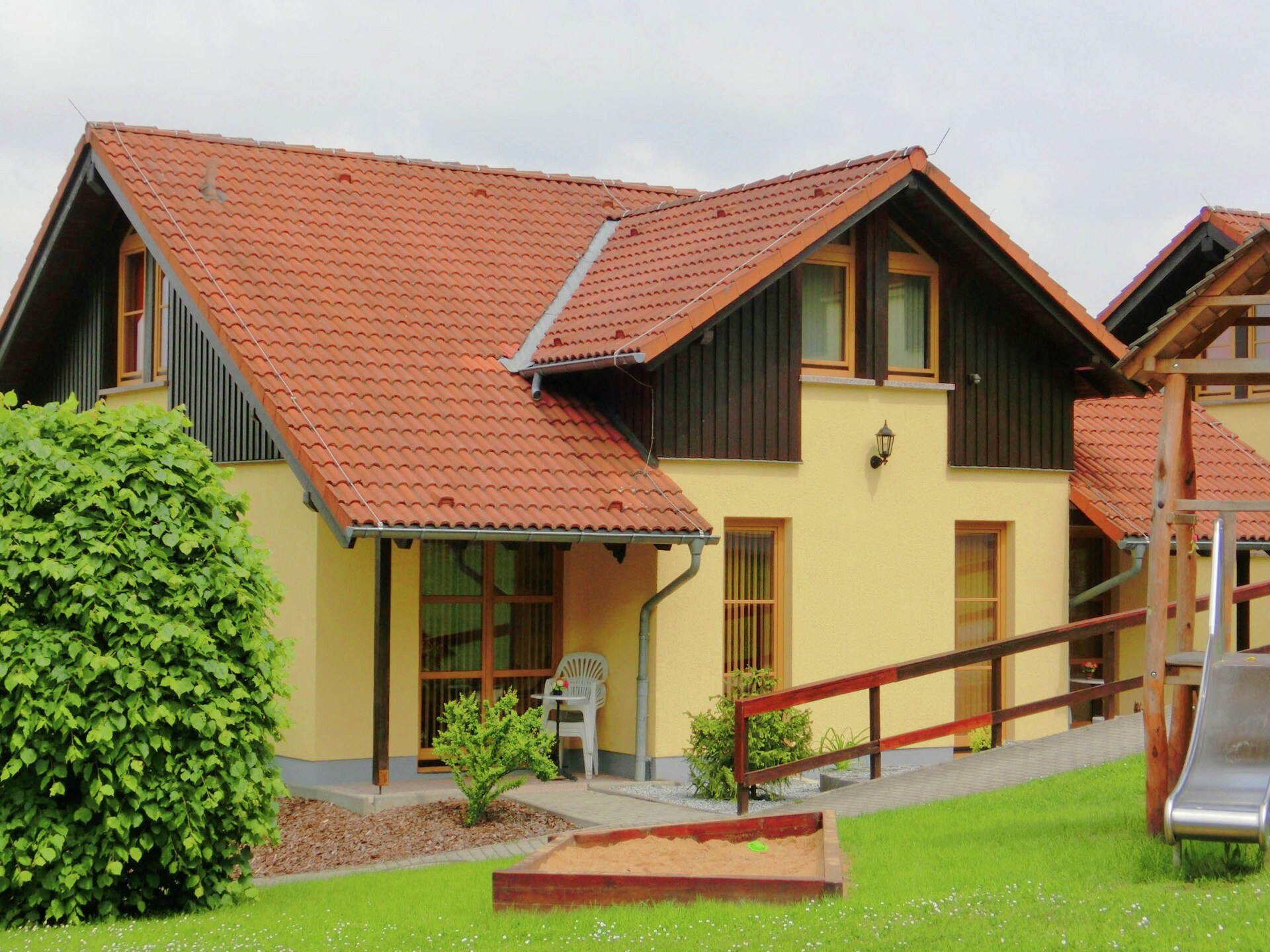 Gezinsvriendelijk vakantiehuis voor 6 personen in de bossen van Schirgiswalde - foto 3