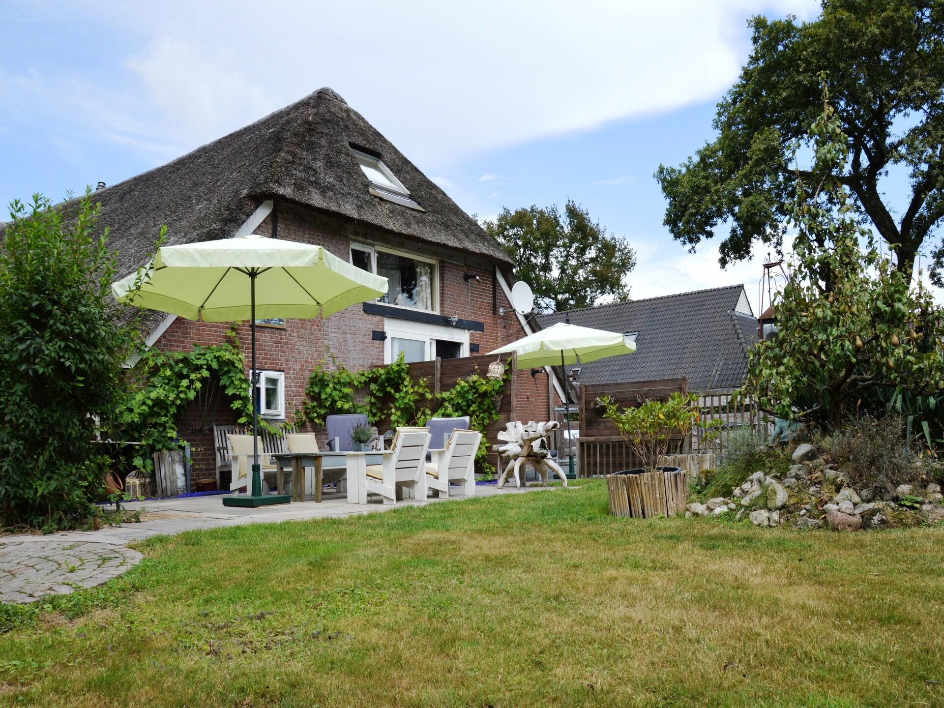 Authentieke Drentse boerderij in Wapse met omheinde tuin aan bosrand - foto 12