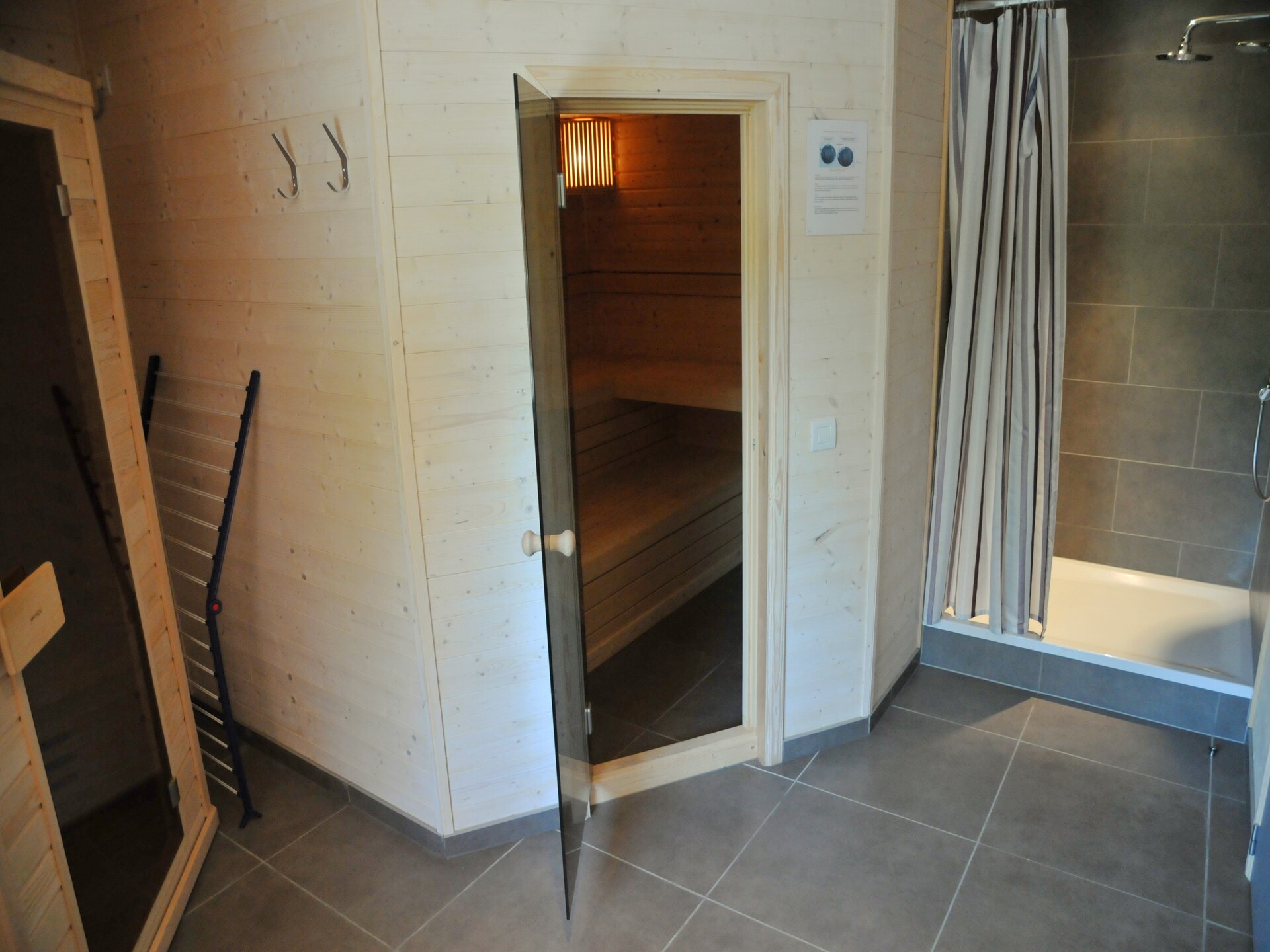 Ruim chalet voor 12 personen met sauna en privétuin in La Roche-en-Ardenne - foto 15