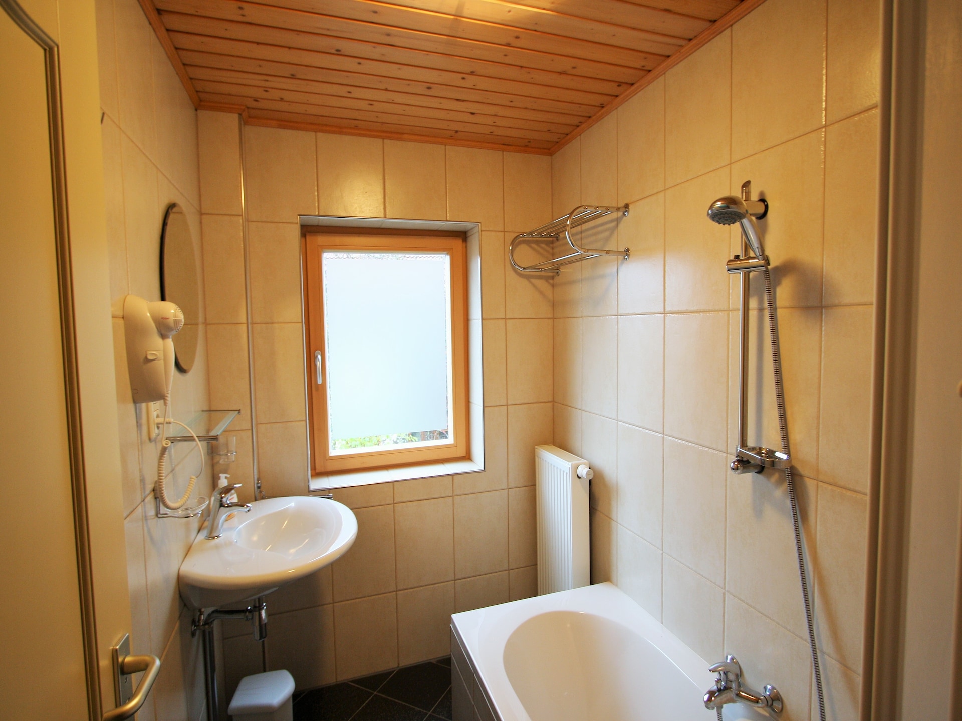 Op 800 m van de piste: ruim appartement in Sankt Michael im Lungau - foto 14