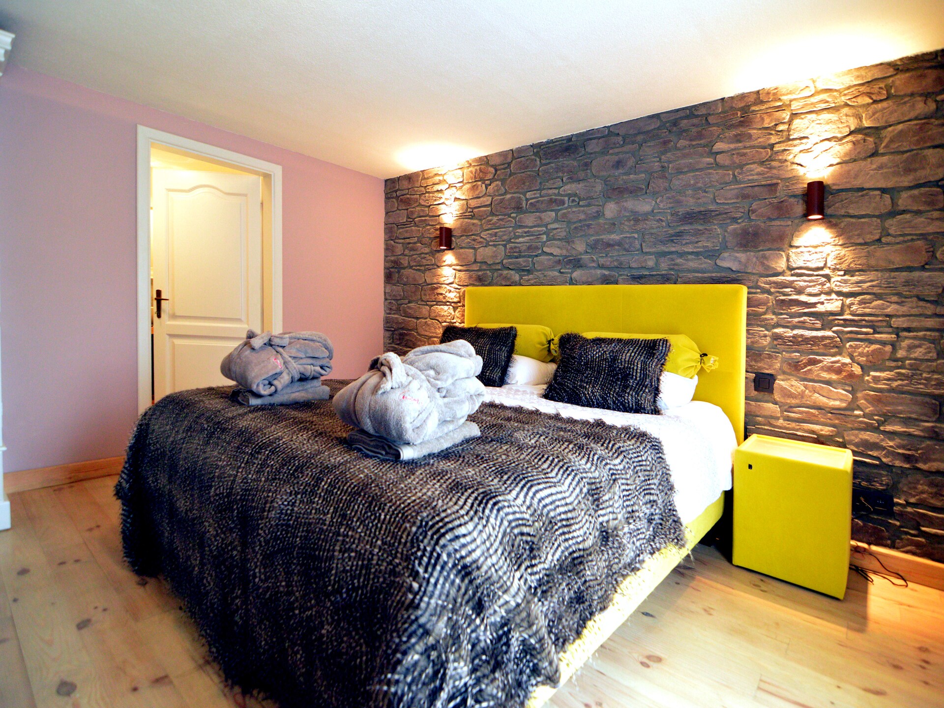 Valentina Lodge: Luxe chalet met sauna en bubbelbad in de Ardennen - foto 2