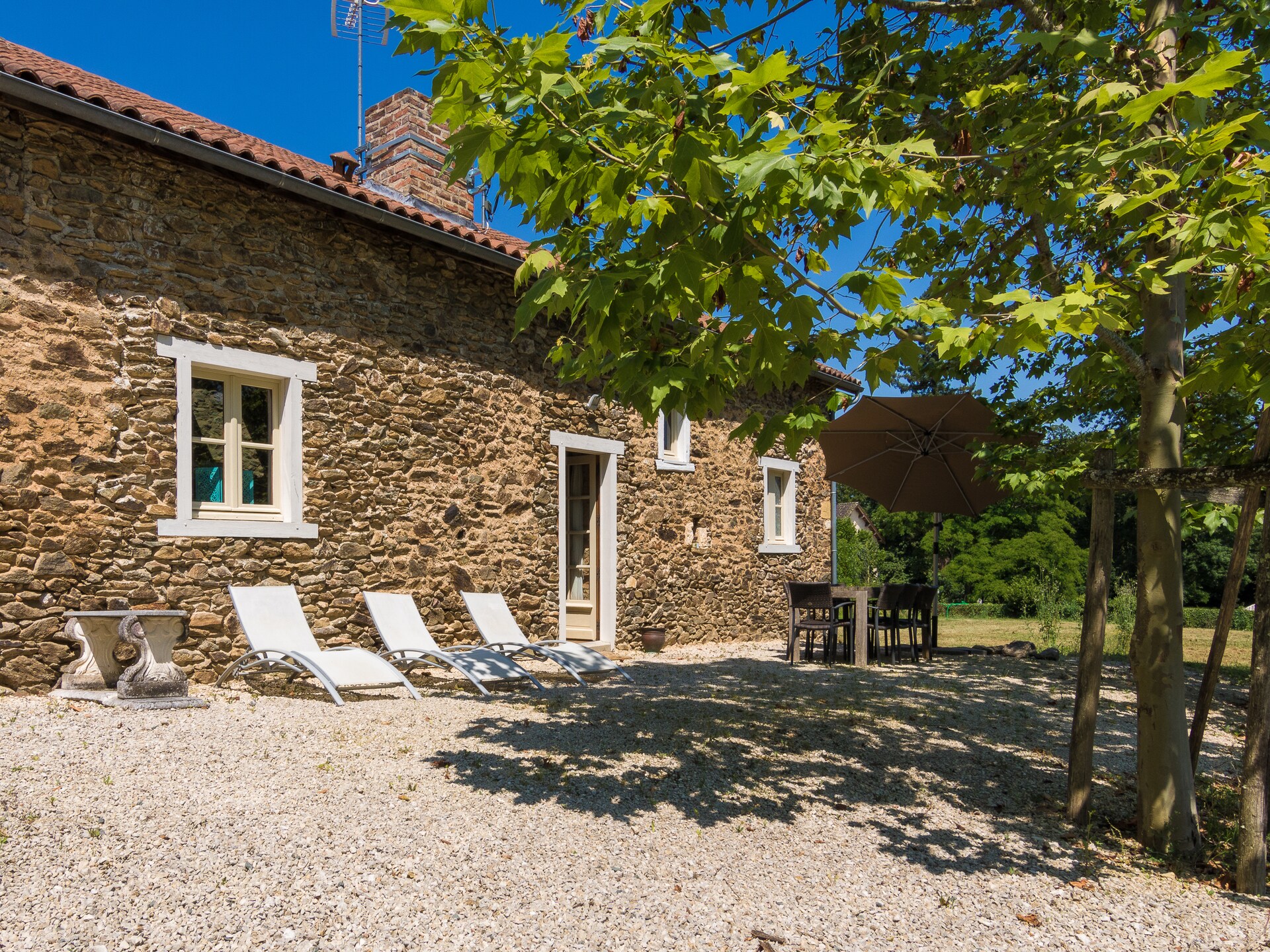 Op 1,0 km van het meer: Landhuis La Grande Maison in Chalais - foto 8