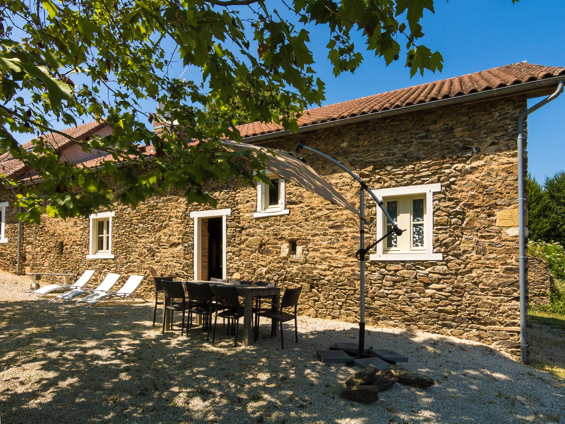 Op 1,0 km van het meer: Landhuis La Grande Maison in Chalais - foto 1