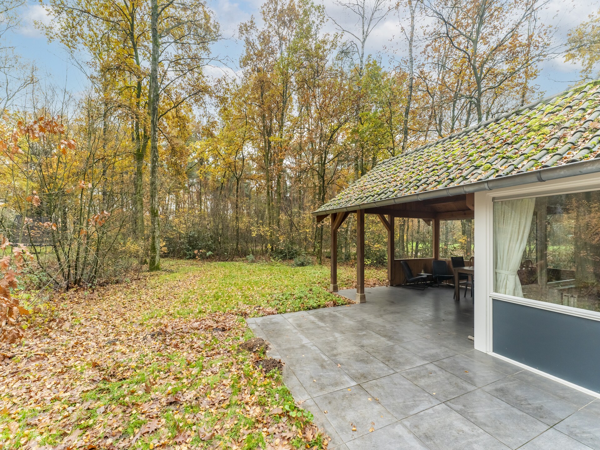 Vrijstaand boshuis met overdekt terras in hartje Limburgse natuur - foto 11