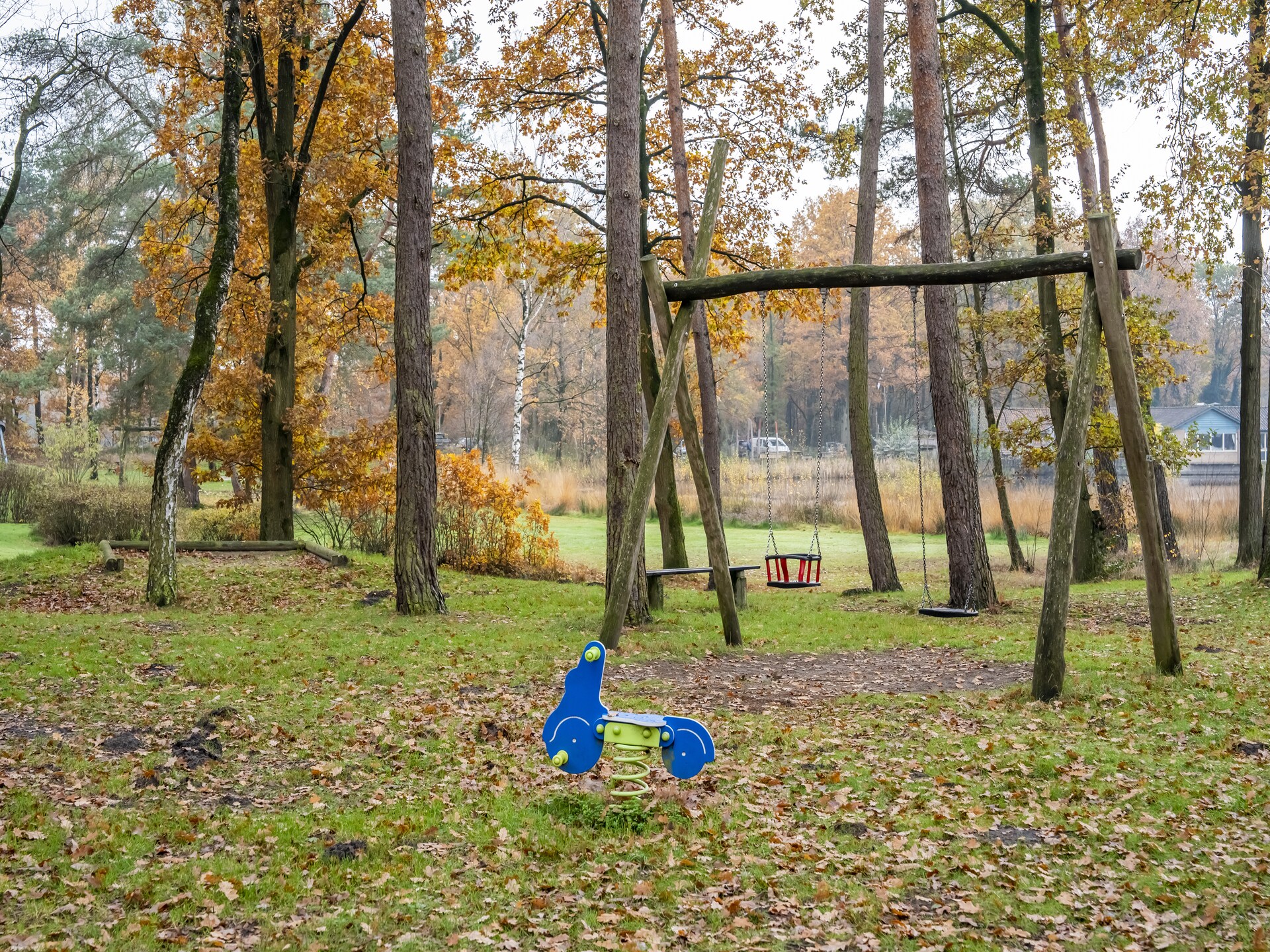 Vrijstaand boshuis met overdekt terras in hartje Limburgse natuur - foto 13