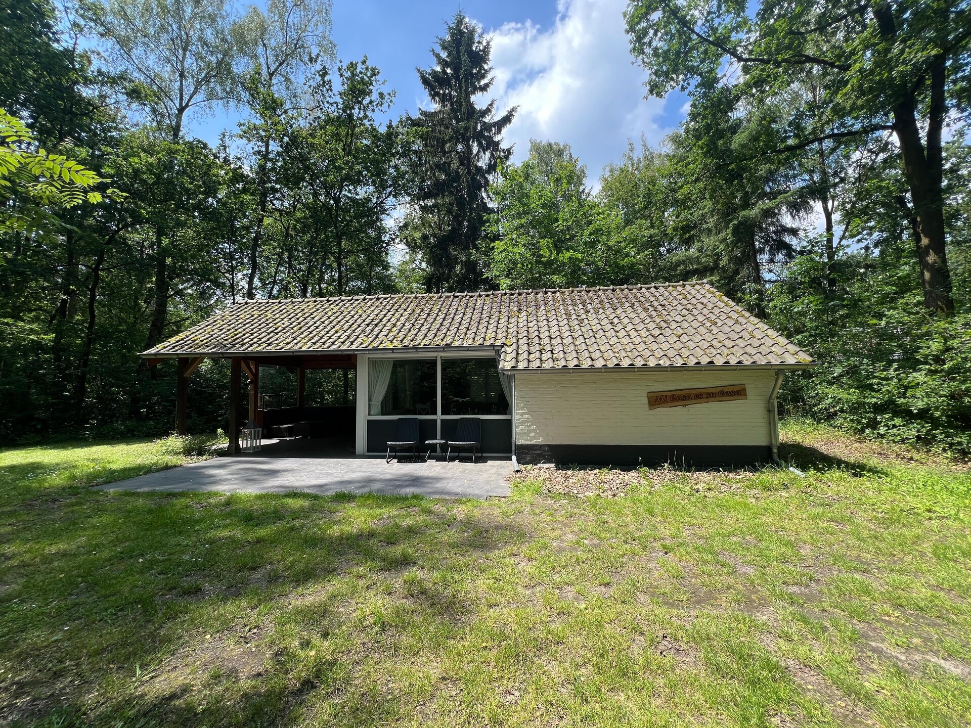 Vrijstaand boshuis met overdekt terras in hartje Limburgse natuur - foto 6
