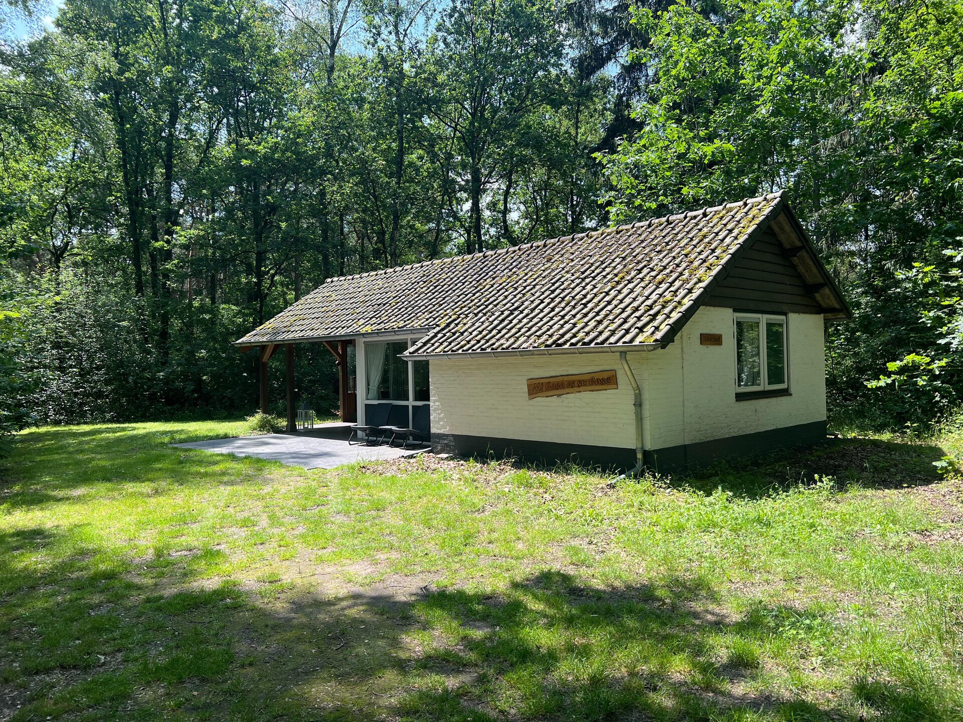 Vrijstaand boshuis met overdekt terras in hartje Limburgse natuur - foto 7