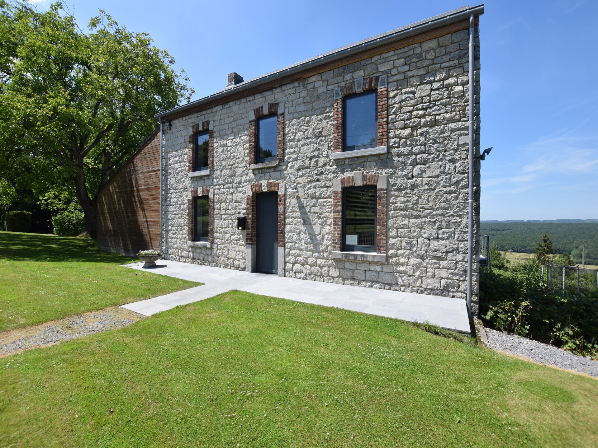 Ruim vakantiehuis voor 8 in de bossen van Humain, Ardennen - foto 1
