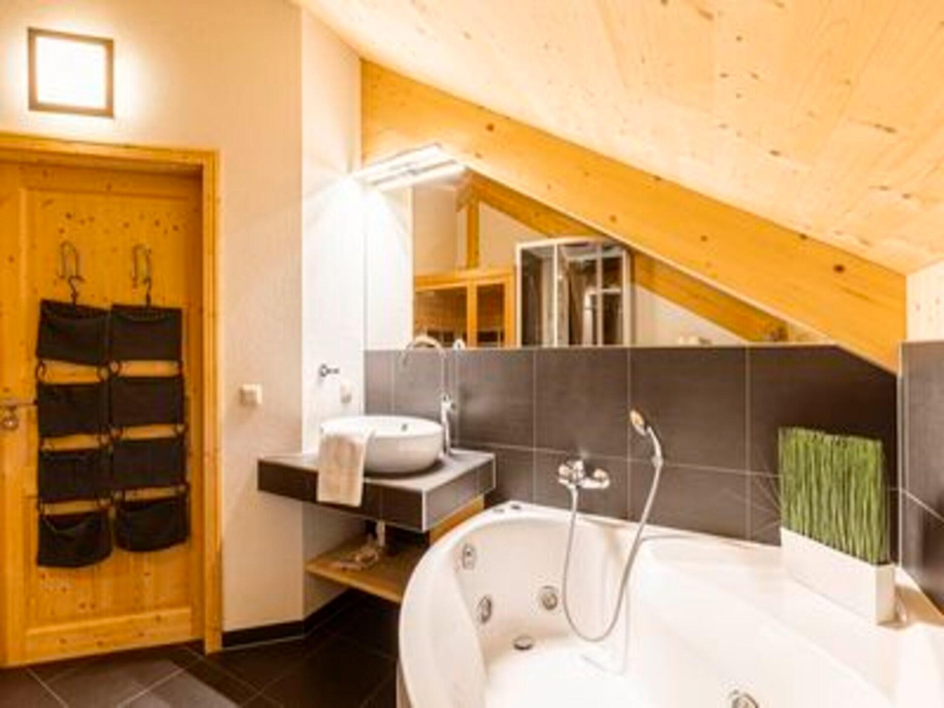 Chalet aan het meer en de piste in Sankt Georgen am Kresichberg · 4 slk - foto 17