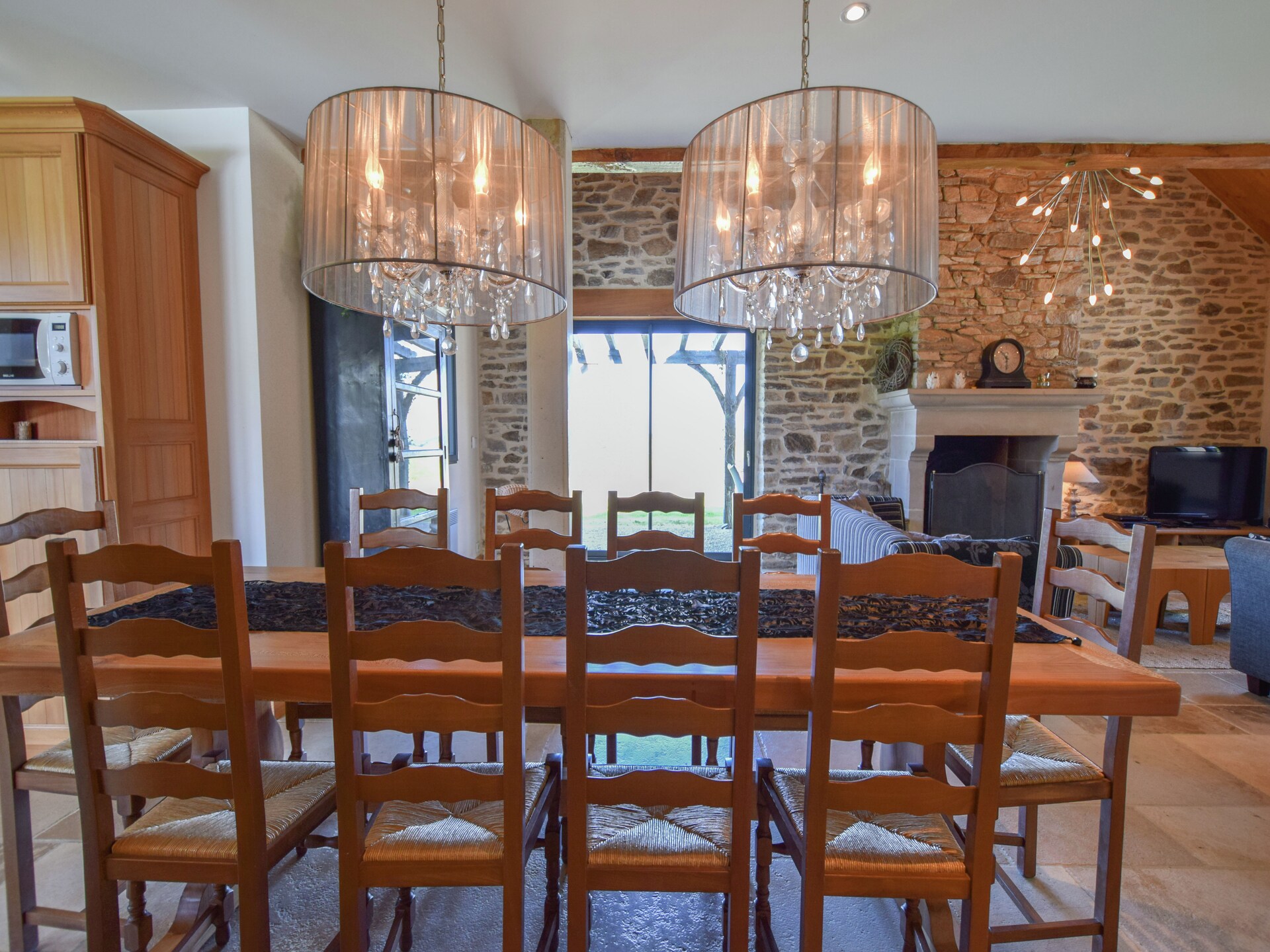 Villa La Petite Tour: 10-persoons bosvilla met privétuin bij Saint-Médard-d'Excideuil - foto 2