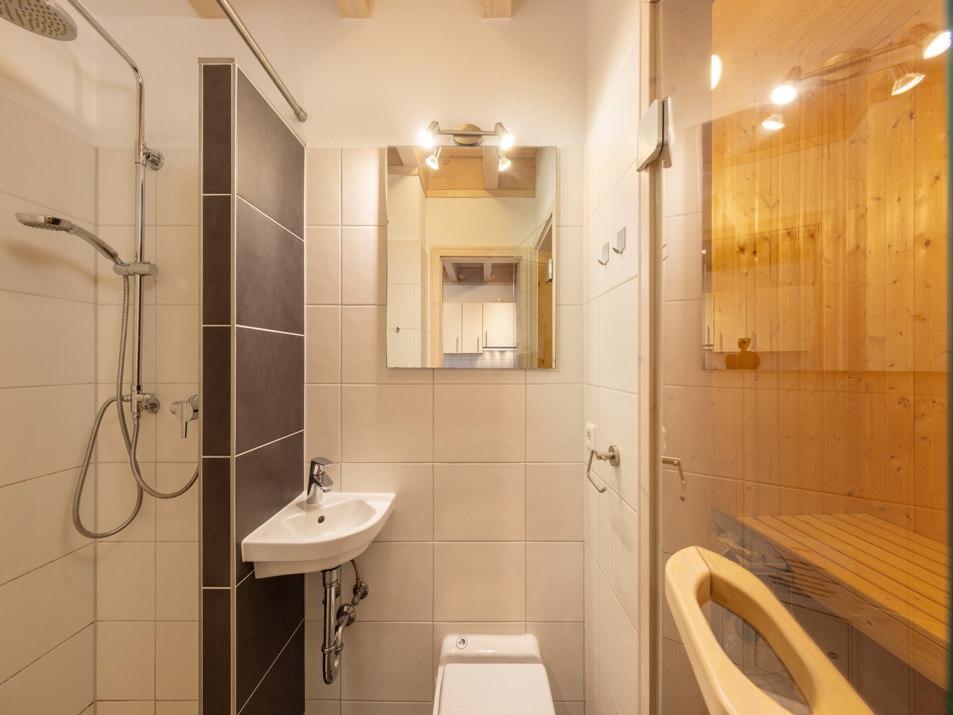 Luxe 6-persoons geschakelde woning met sauna en bubbelbad aan de Oostzee - foto 10
