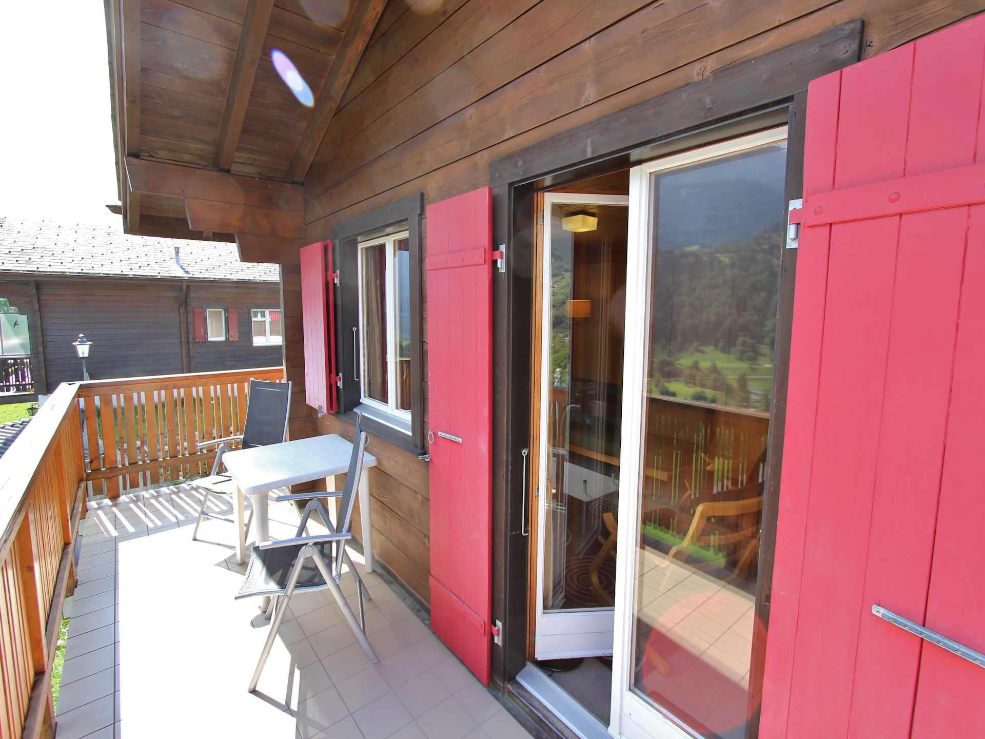 Zonnig chalet in Fiesch met panoramisch bergzicht en eigen tuin - foto 5