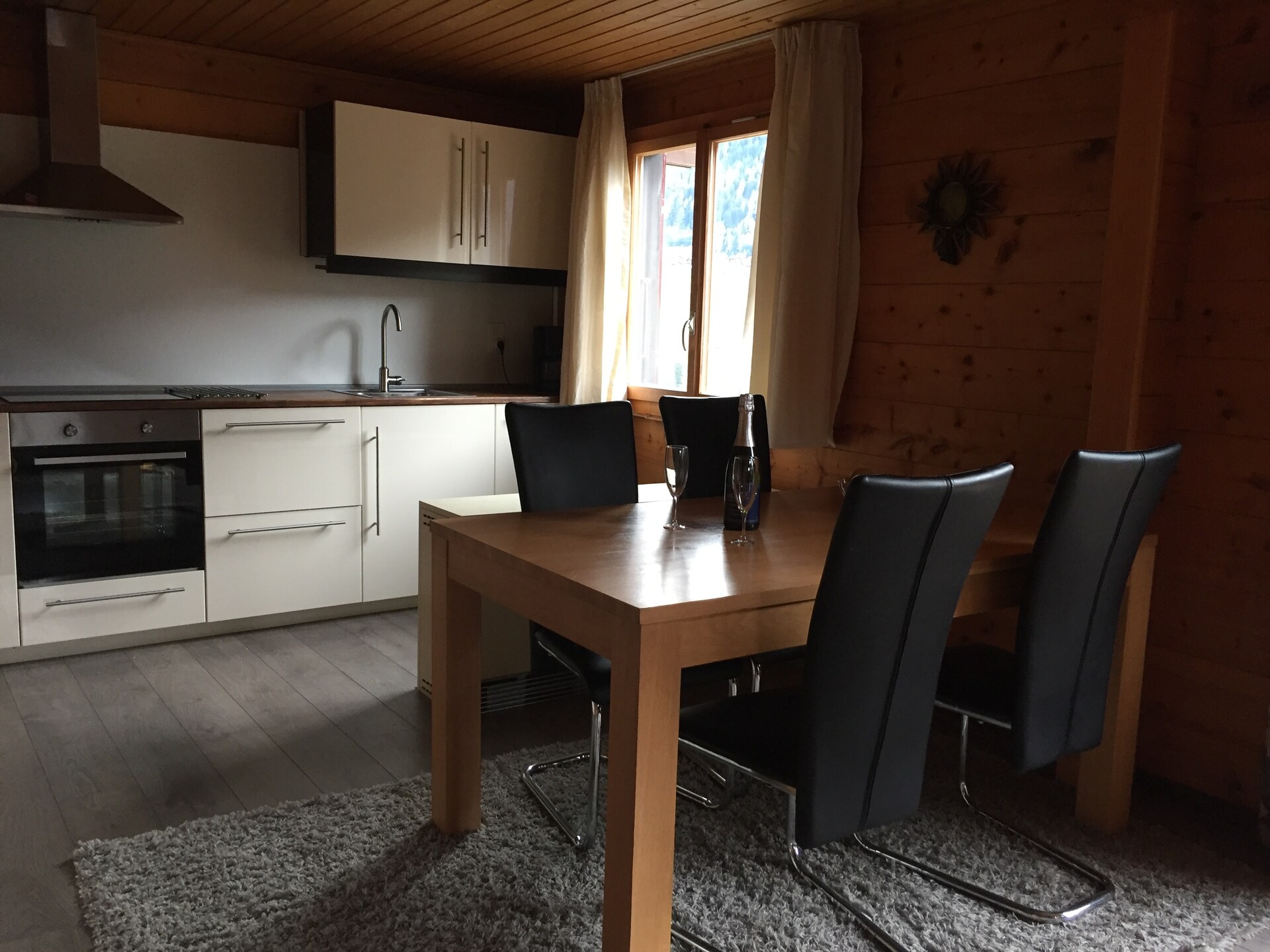 Zonnig chalet in Fiesch met panoramisch bergzicht en eigen tuin - foto 4