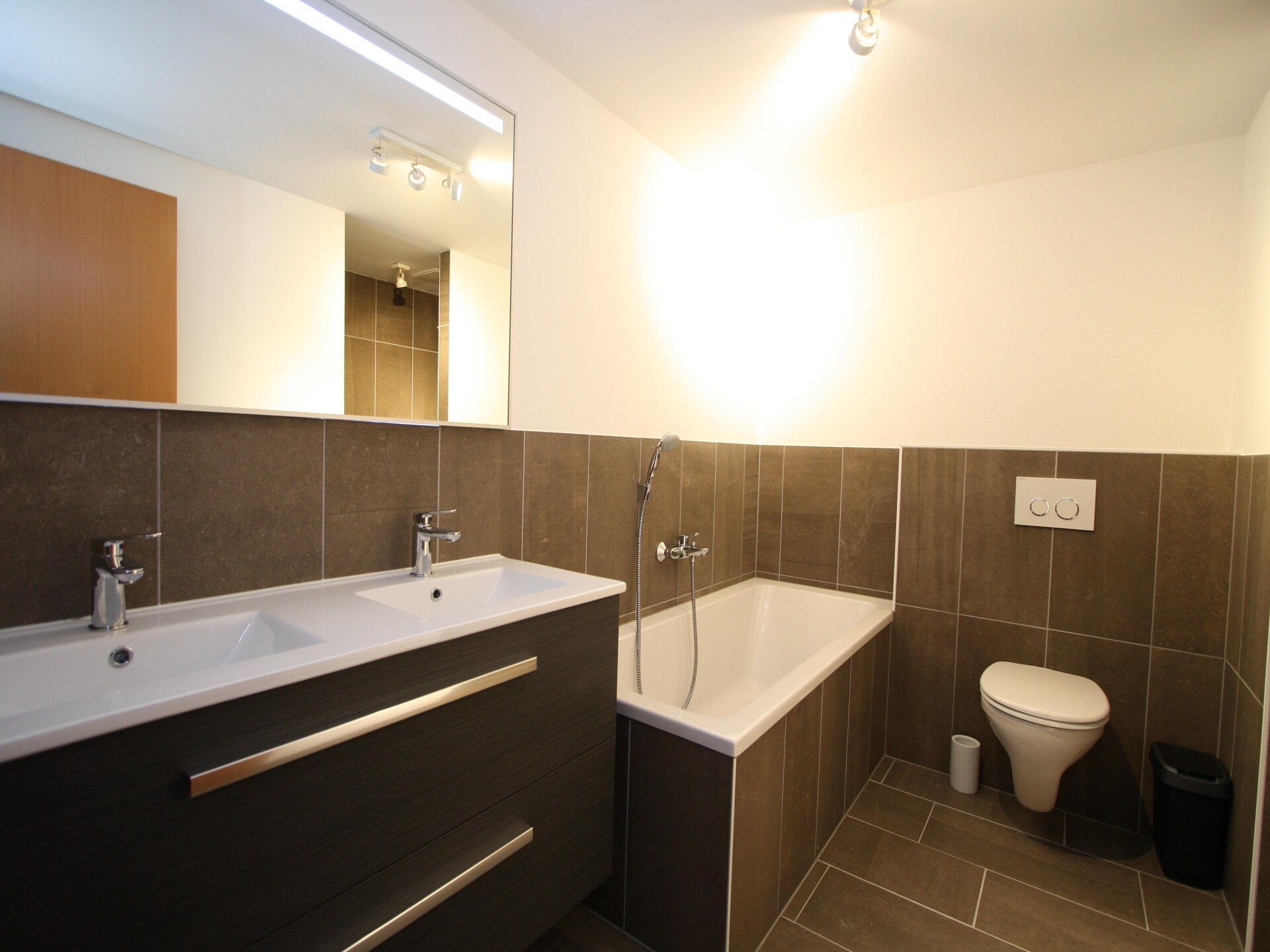 Aineckblick 15: Ruim appartement direct aan de piste voor 8 personen - foto 31