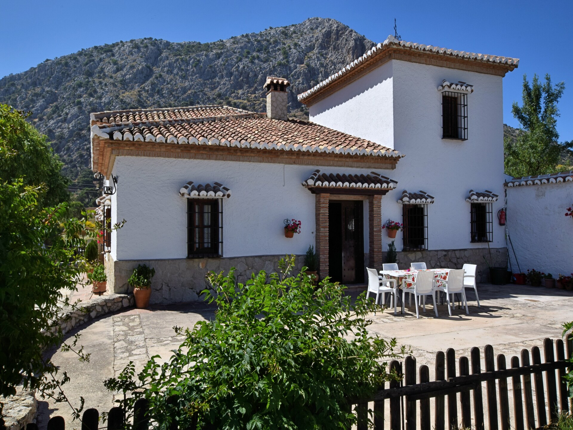 Cortijo Los Alazores: authentieke Andalusische villa met zwembad in de bergen - foto 1