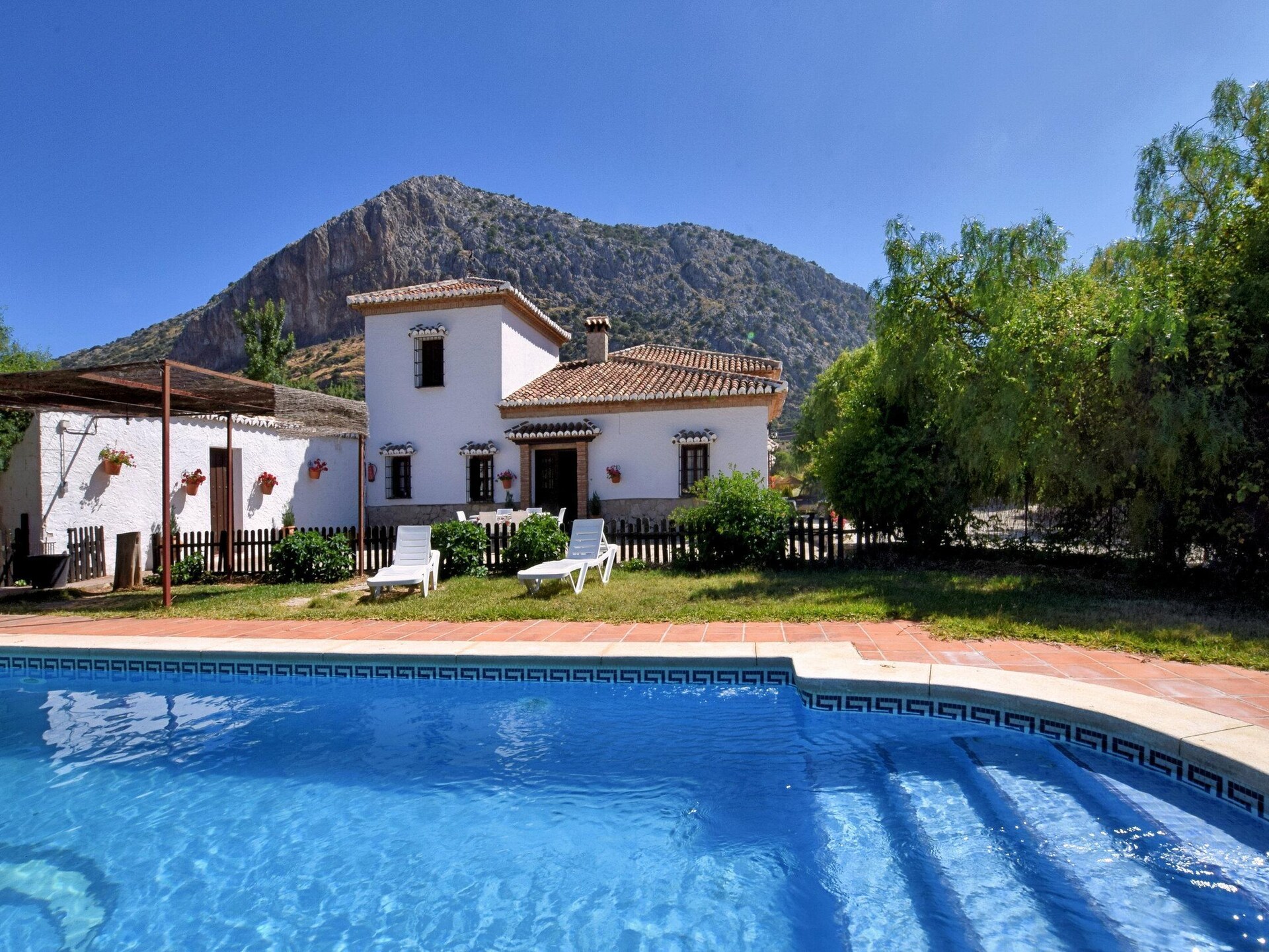 Cortijo Los Alazores: authentieke Andalusische villa met zwembad in de bergen - foto 10