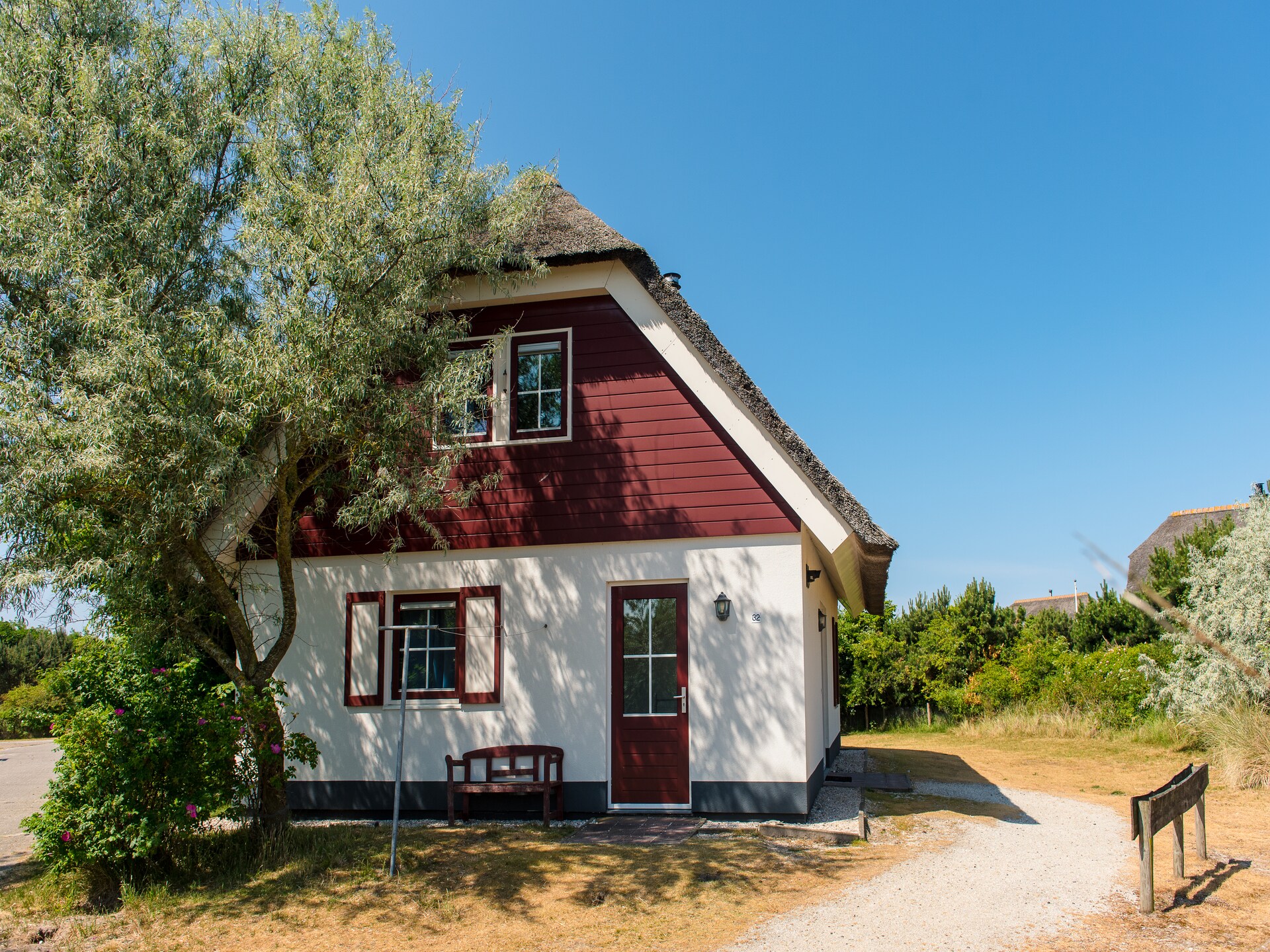 Vrijstaande rietgedekte villa voor 8 personen op Ameland, 100m van het strand - foto 9