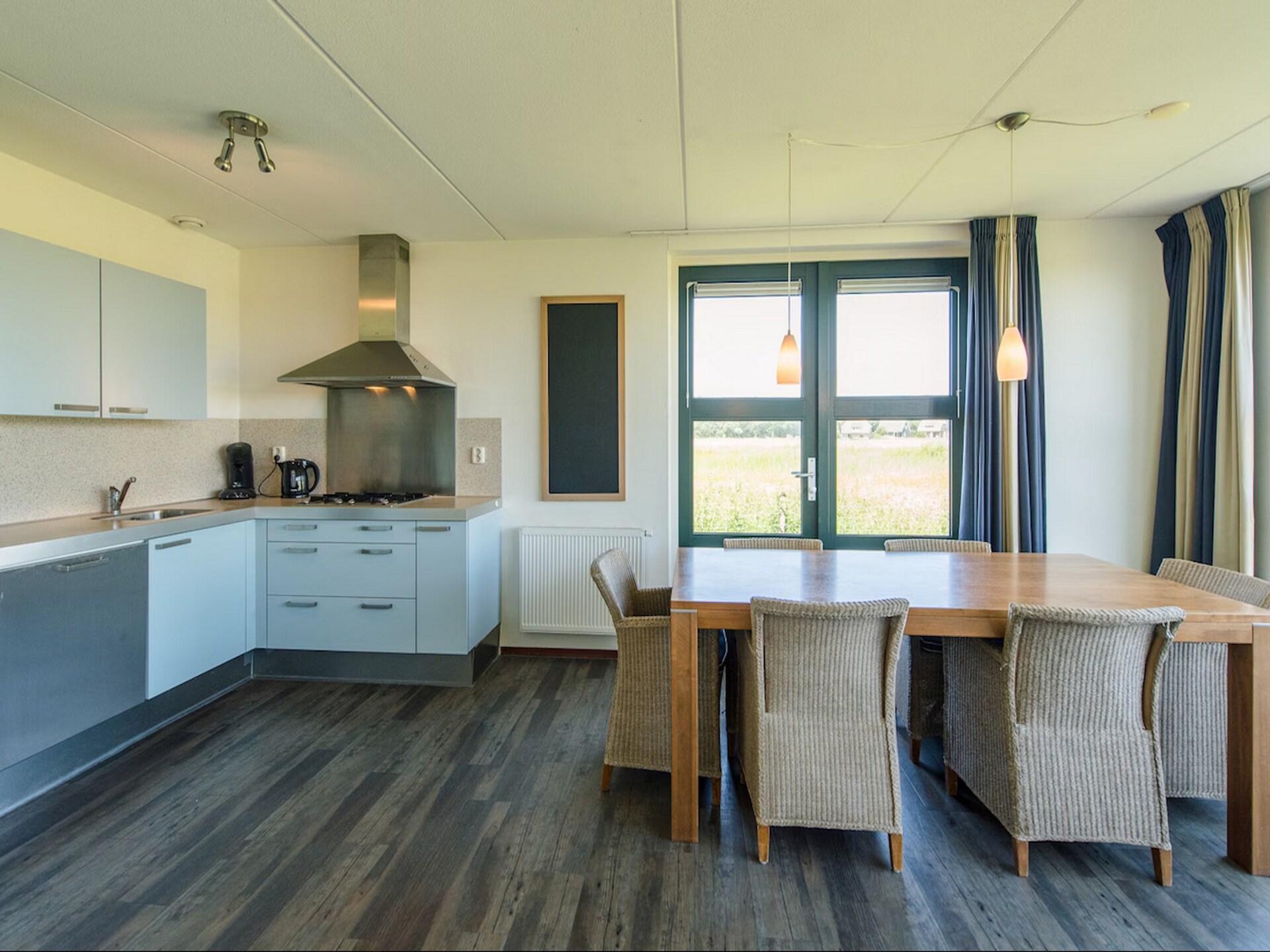 Ruime villa op Ameland: 6p, 3 slpk, 2 badkamers, dicht bij duinen en strand - foto 3