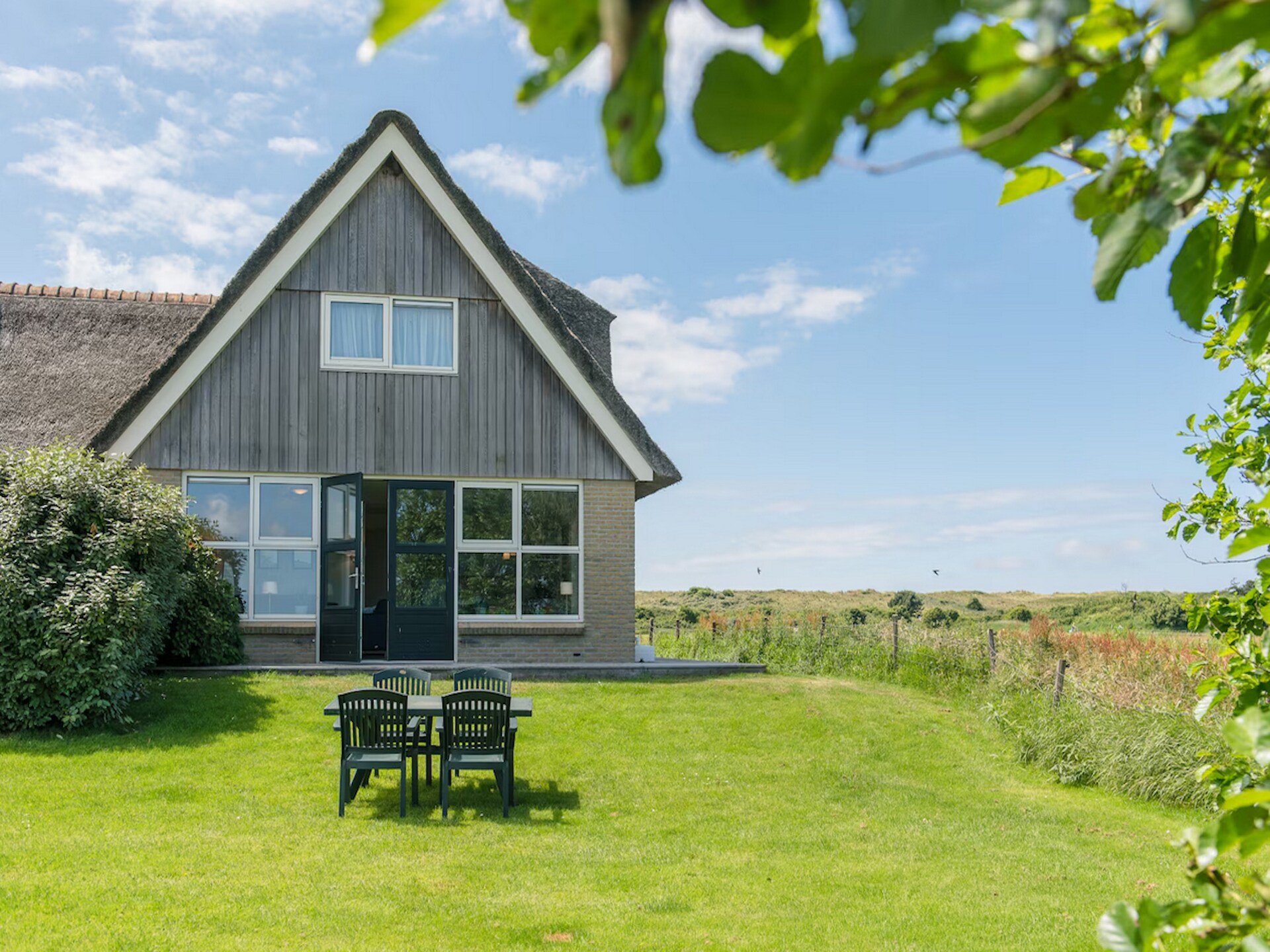Ruime villa op Ameland: 6p, 3 slpk, 2 badkamers, dicht bij duinen en strand - foto 5