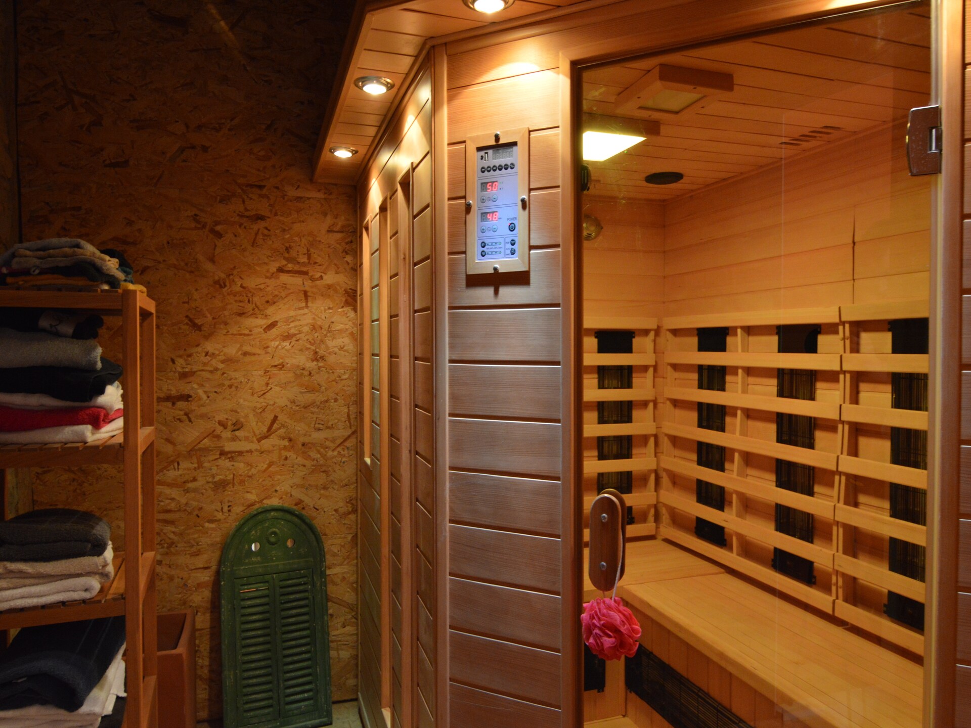 Vakantiehuis voor 10 met sauna, bubbelbad en speeltuin in Odeigne - foto 32