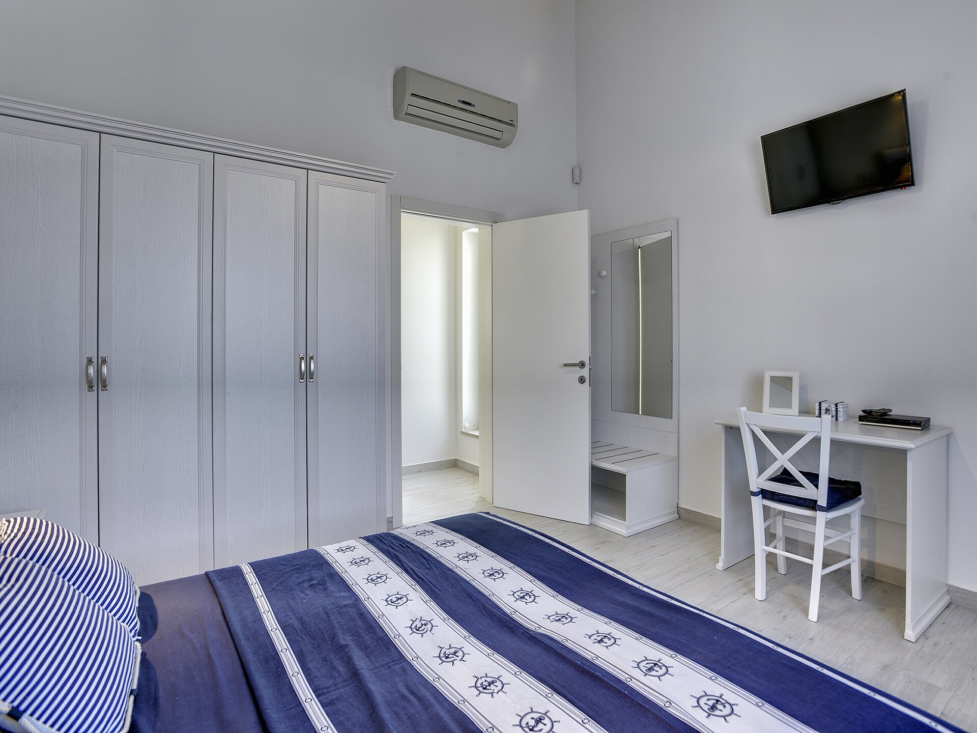 Moderne villa met privézwembad en panoramisch uitzicht op zee bij Kavran - foto 28