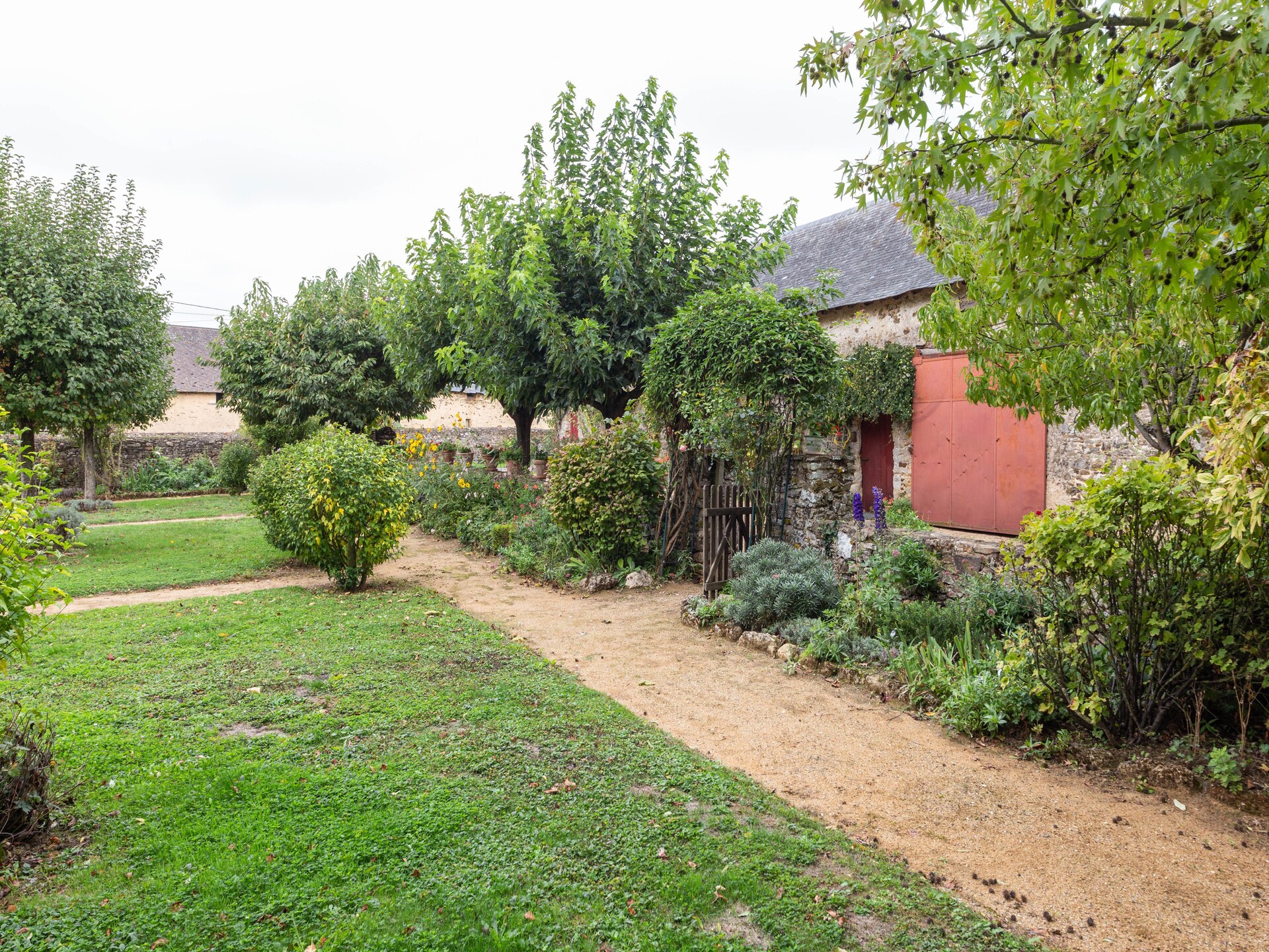 Authentiek 16e-eeuws vakantiehuis in rustige Loirestreek met tuin en golf - foto 30