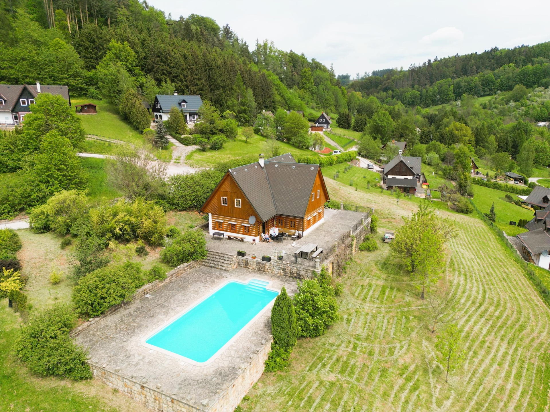 12-persoons villa met privézwembad in Pecka - foto 33