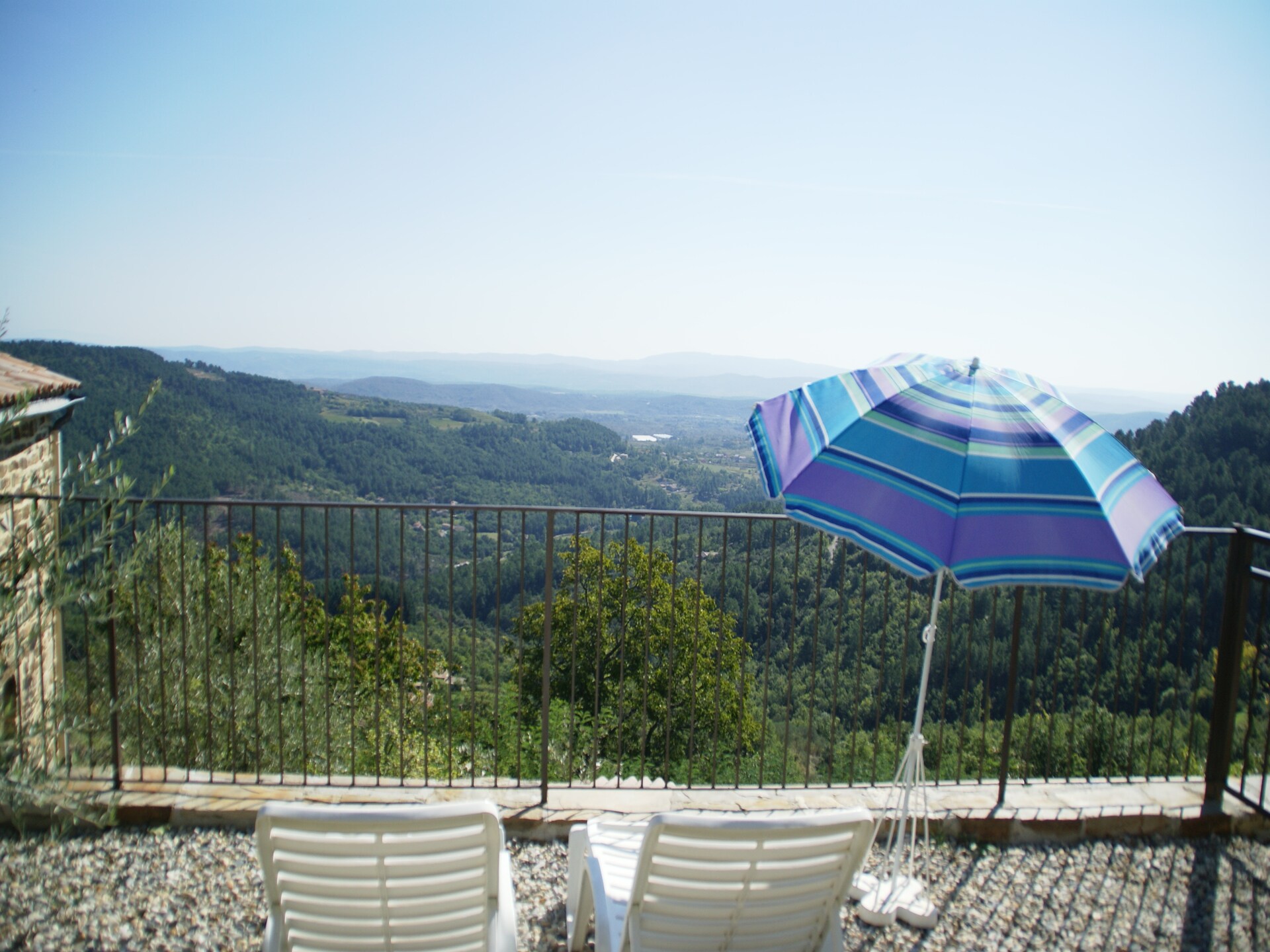 Vrijstaande stenen villa met privézwembad en panoramisch bergzicht - foto 32